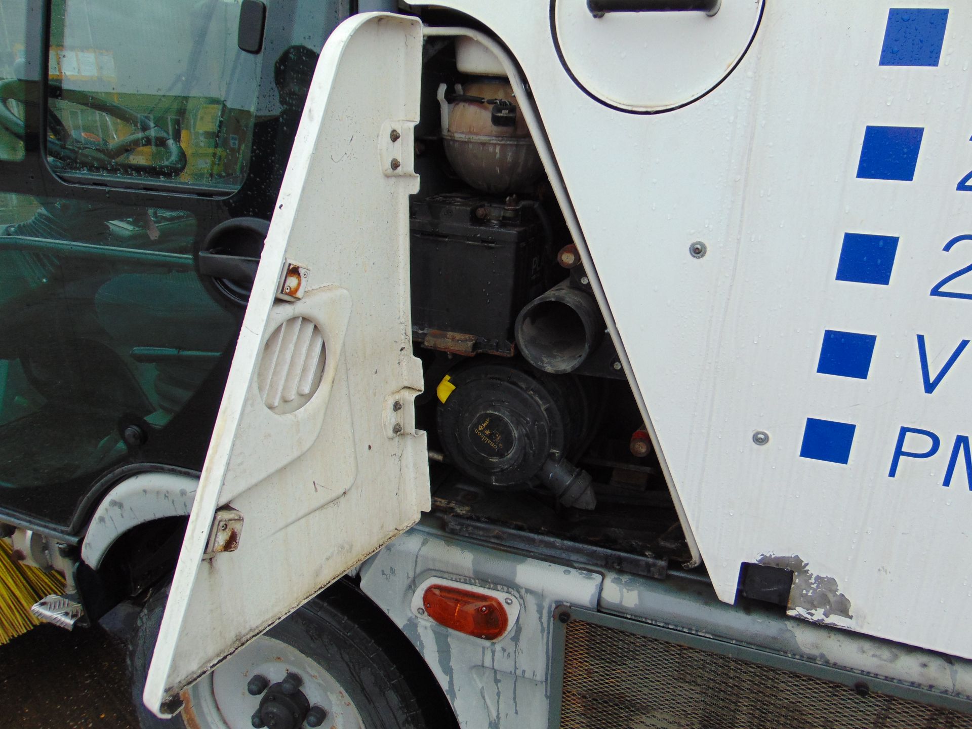 2013 Ausa B200H Road Sweeper - VW TDI Diesel Engine - Image 26 of 43