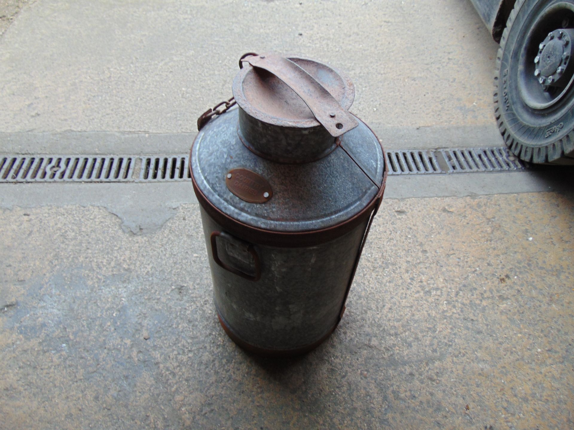 Galvanised Antique 5 gall Milk Churn - Image 3 of 5