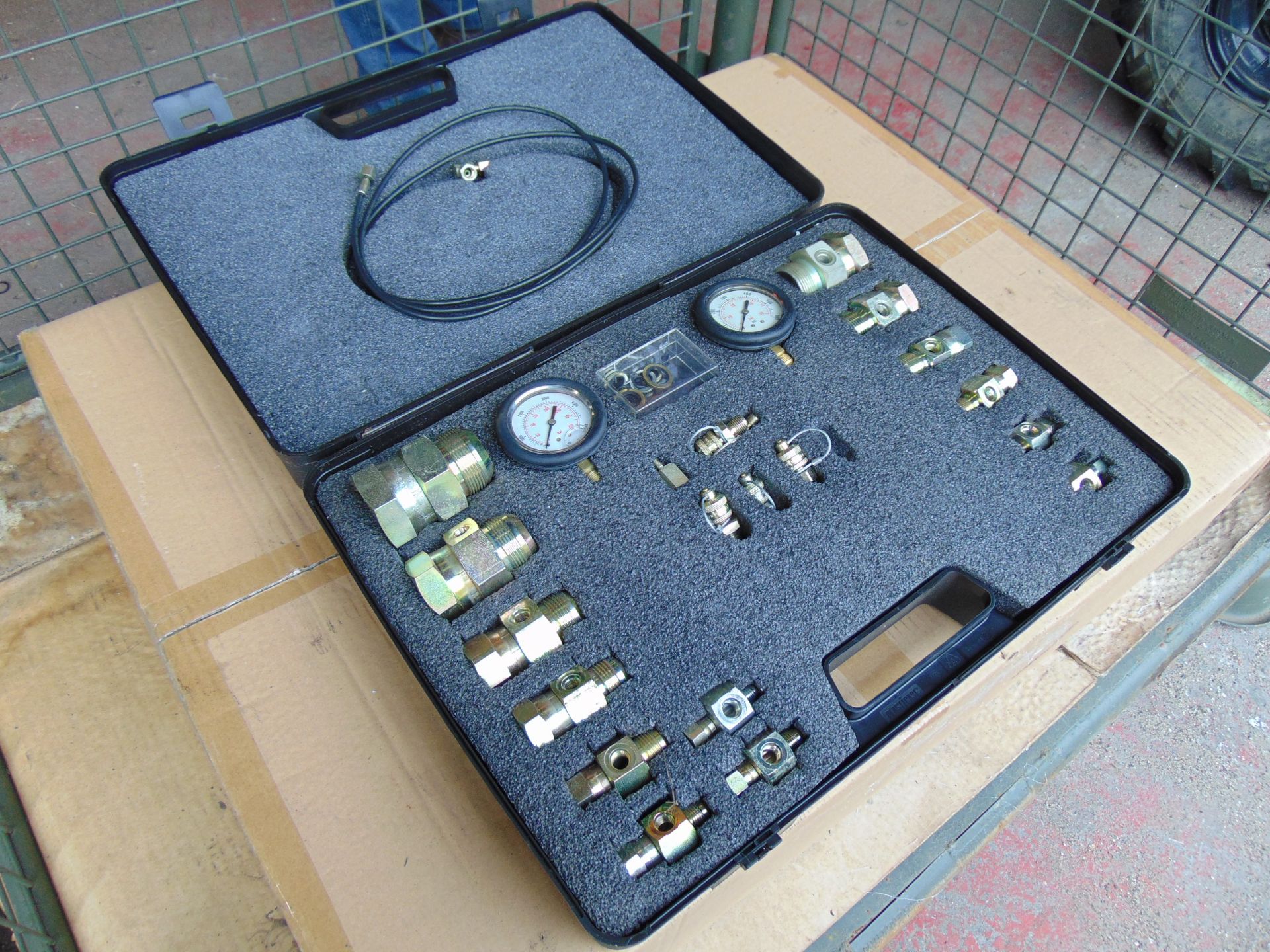 New Unissued Hydraulic Testing Kit From the MoD in Transit Case - Image 4 of 6