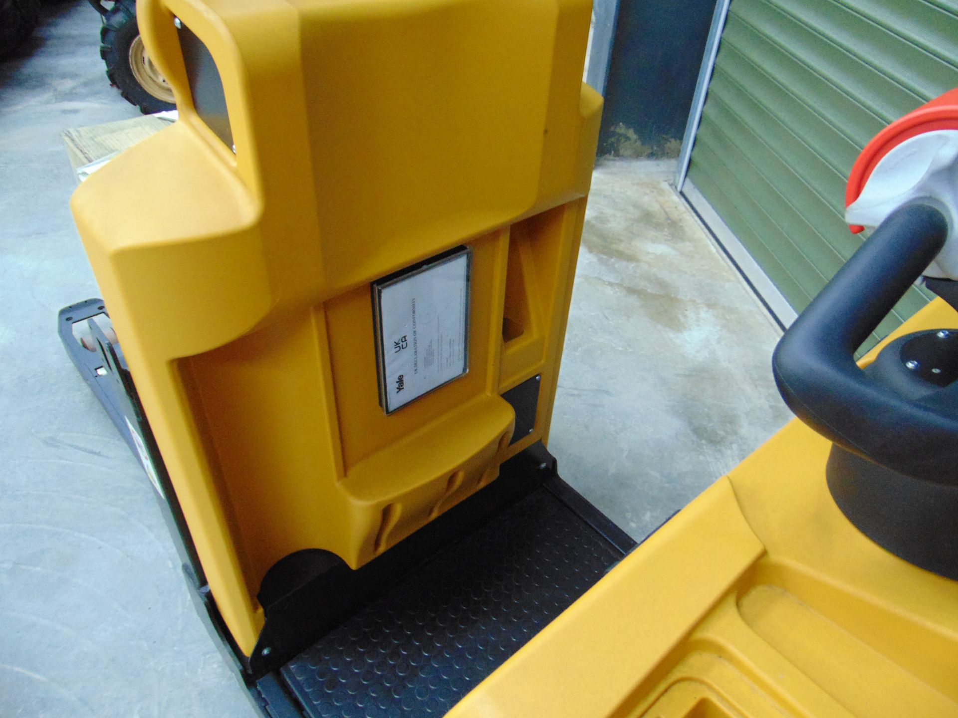 New Unused 2022 Yale MO20 2000Kg Electric Pallet Truck w/ Battery Charger Unit - Image 14 of 20