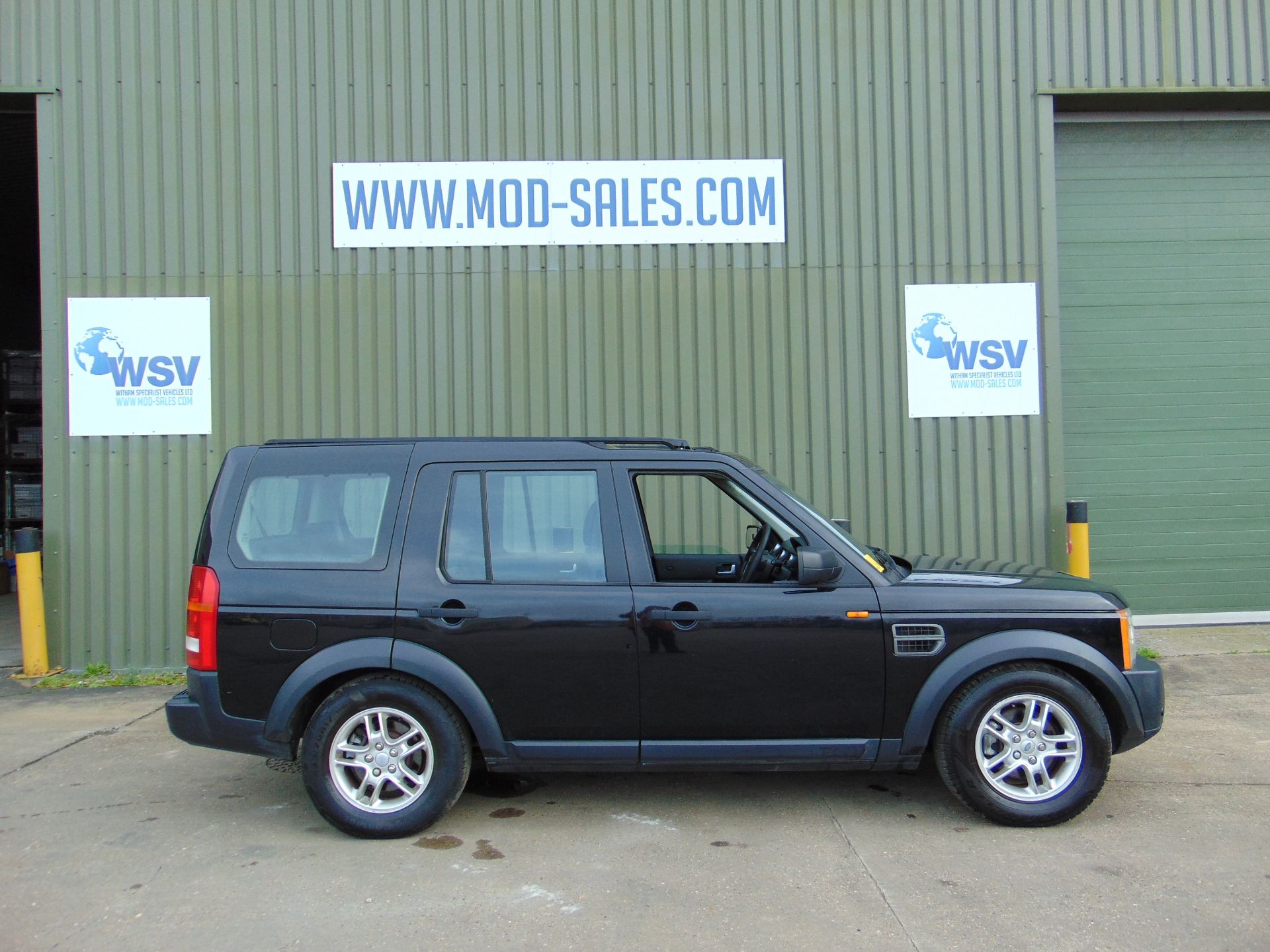 2006 Land Rover Discovery 3 TDV6 2.7 Ltr Auto - 4WD - 5 dr 7 Seater - Black - Image 5 of 49