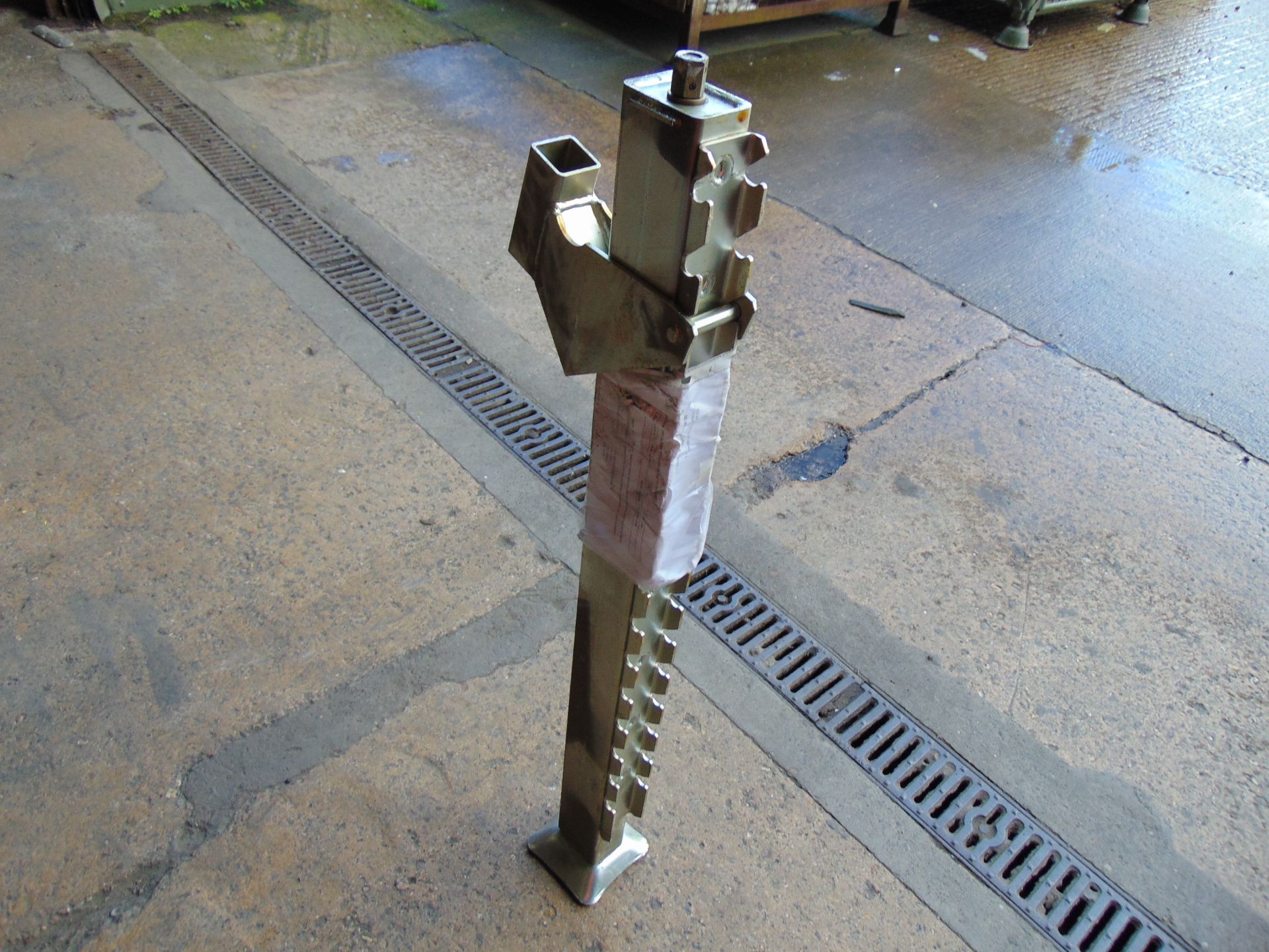 New Unissued Hi-Lift Vehicle Jack Suitable for 4x4's Land Rover - Image 5 of 5