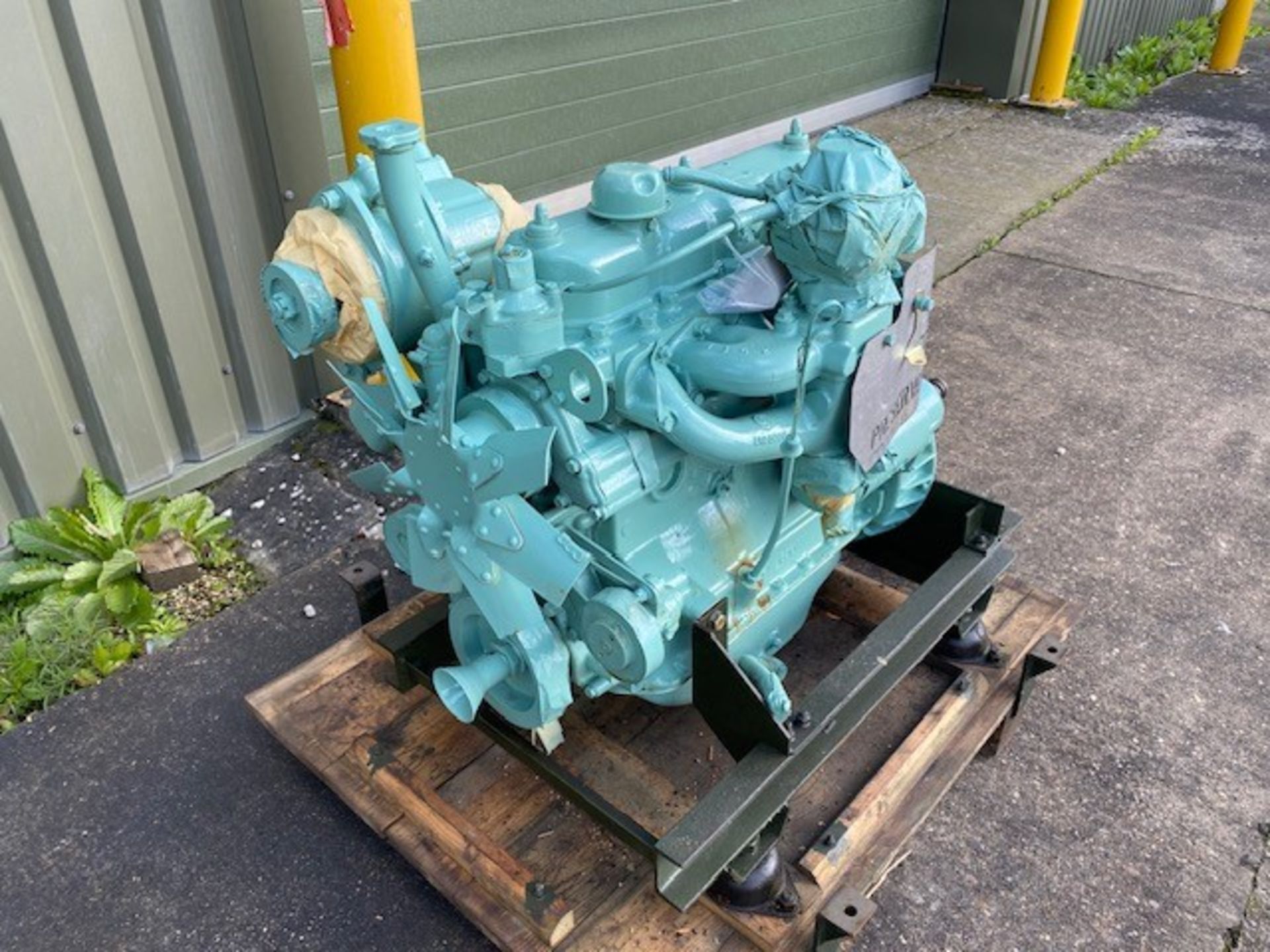 Land Rover 2.25 Litre Reconditioned Petrol Engine - Image 8 of 28