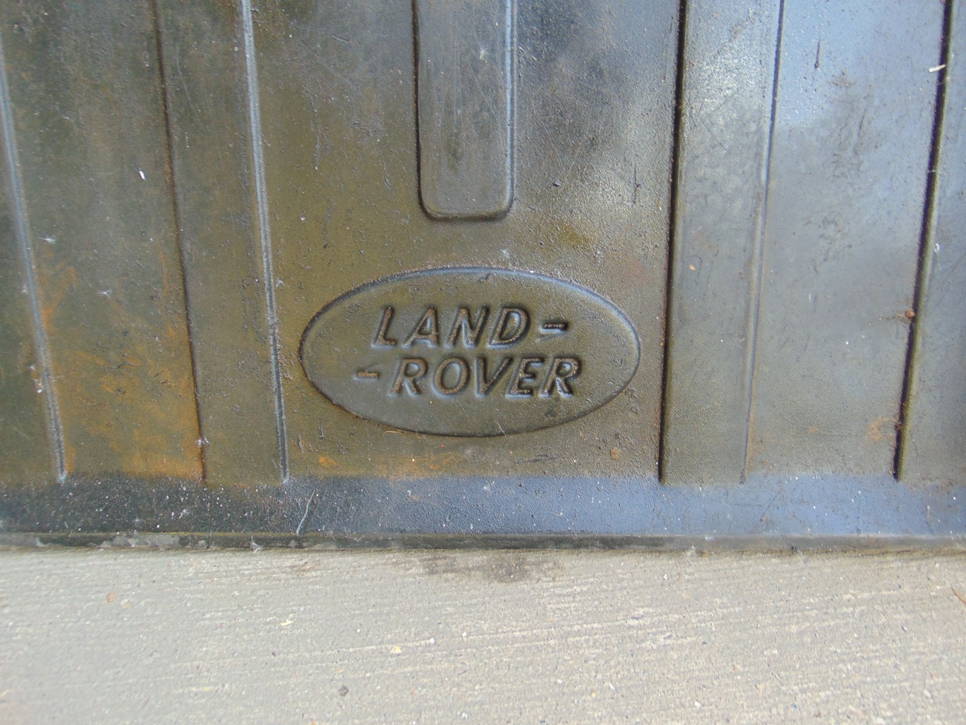 Land Rover Discovery ect Rear Load Bed Protector - Image 4 of 4