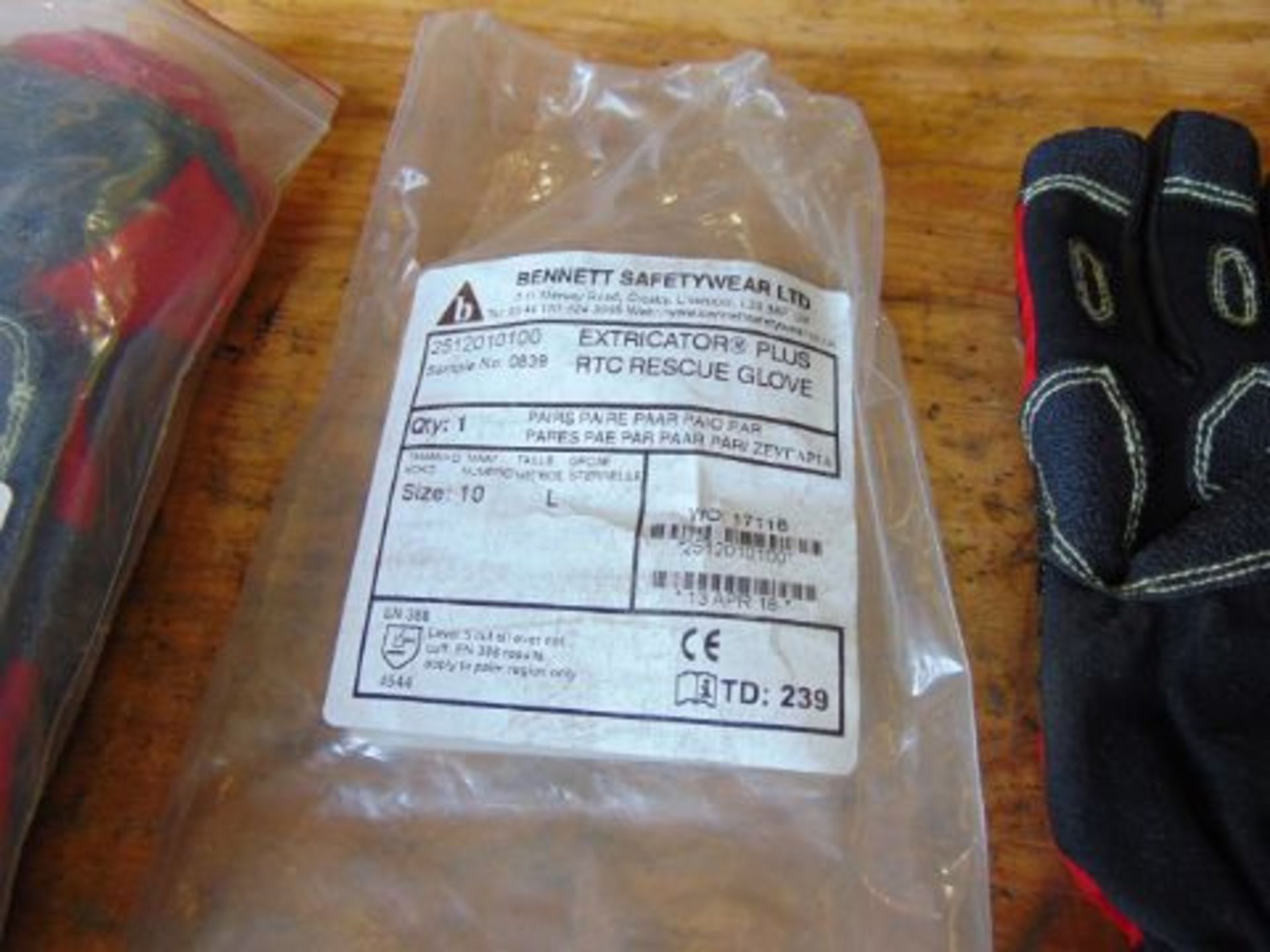 2 x Pair of New Unissued Extractor Plus RTC Rescue Gloves - Image 5 of 5