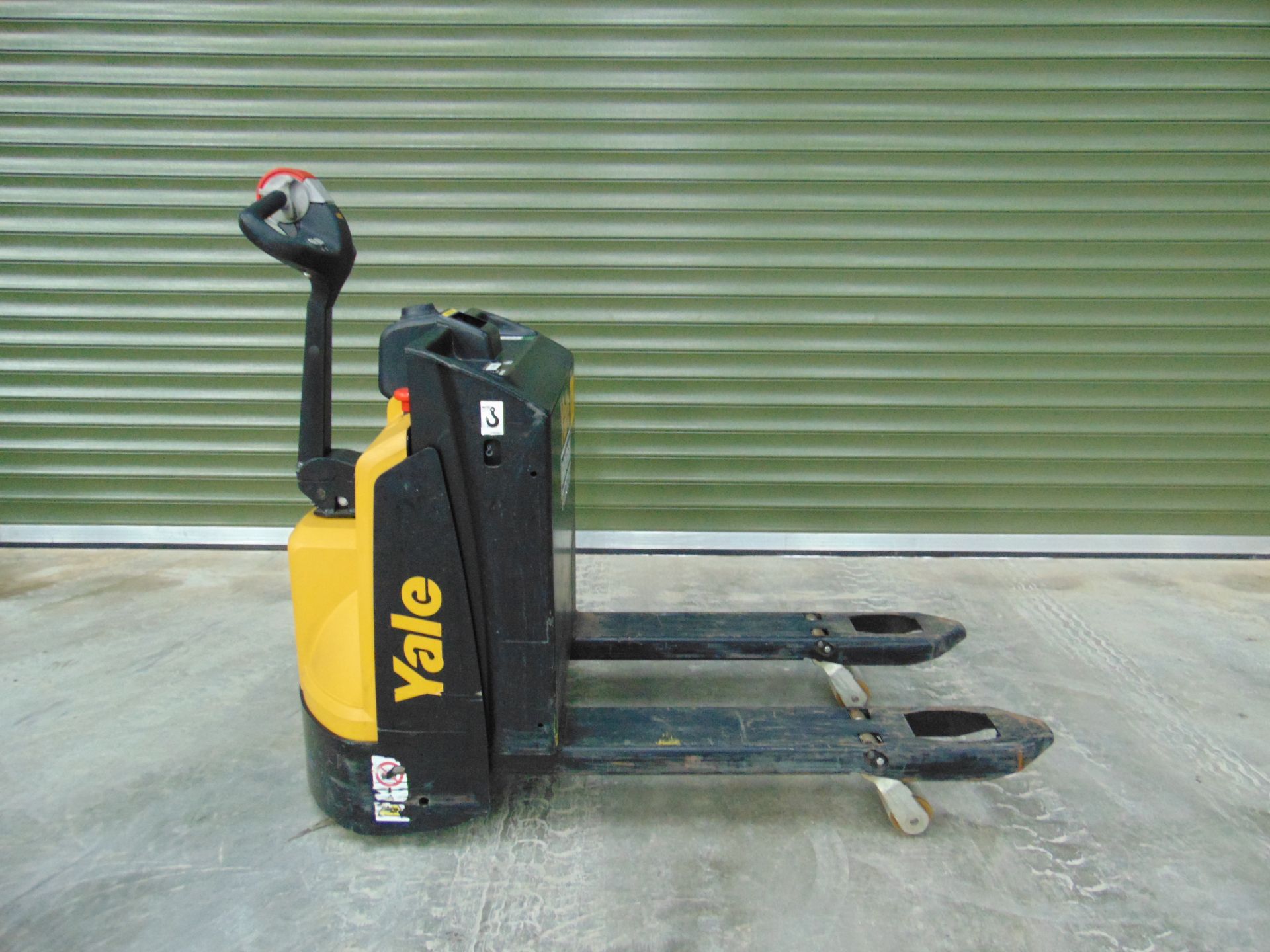 2020 Yale MP20 Electric Pallet Jack w/ Battery Charger Unit - Image 8 of 23