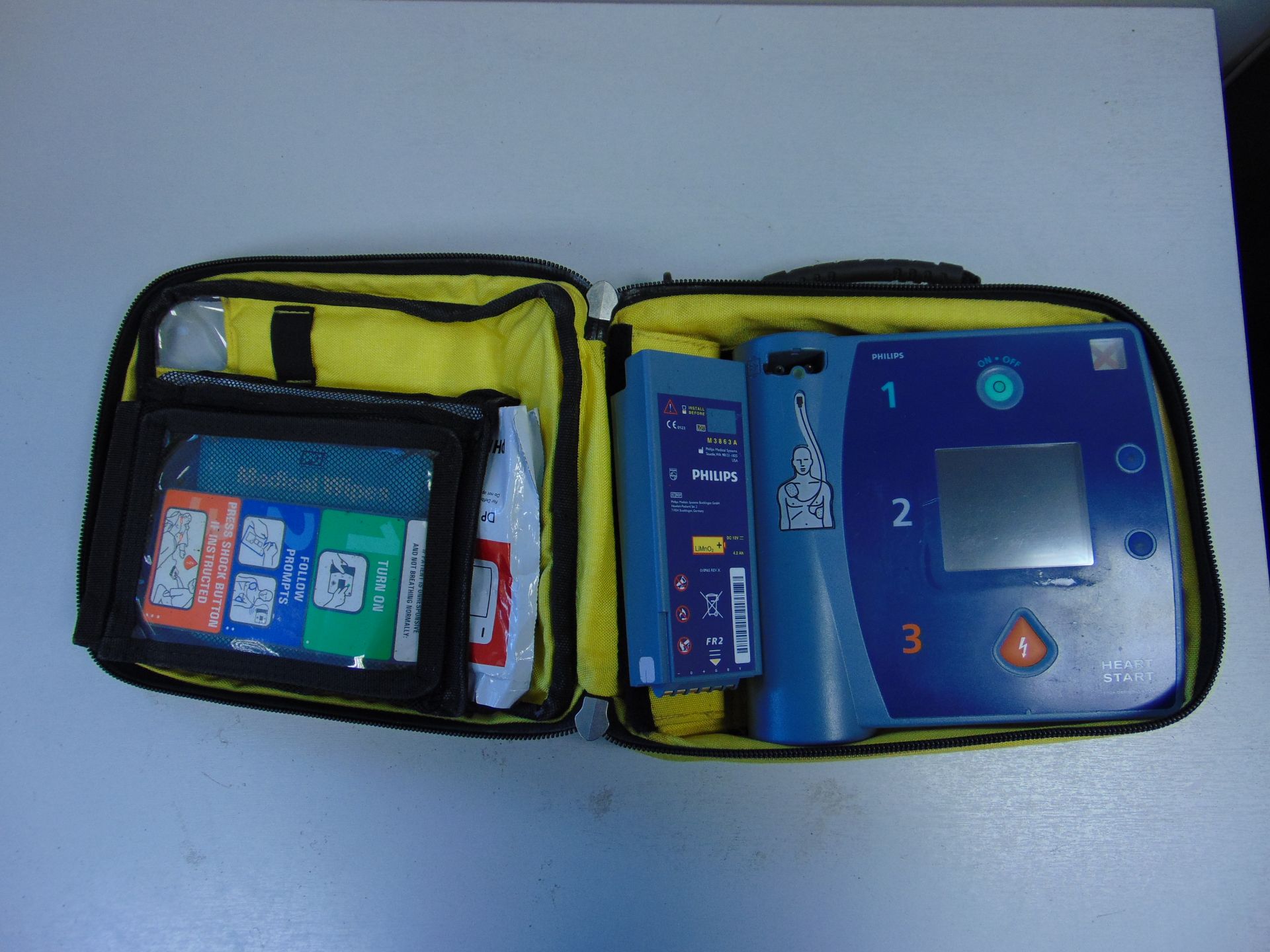 Heartstart FR2+ Semi-Automatic Defibrillator Unit in Carry Case - Image 3 of 3