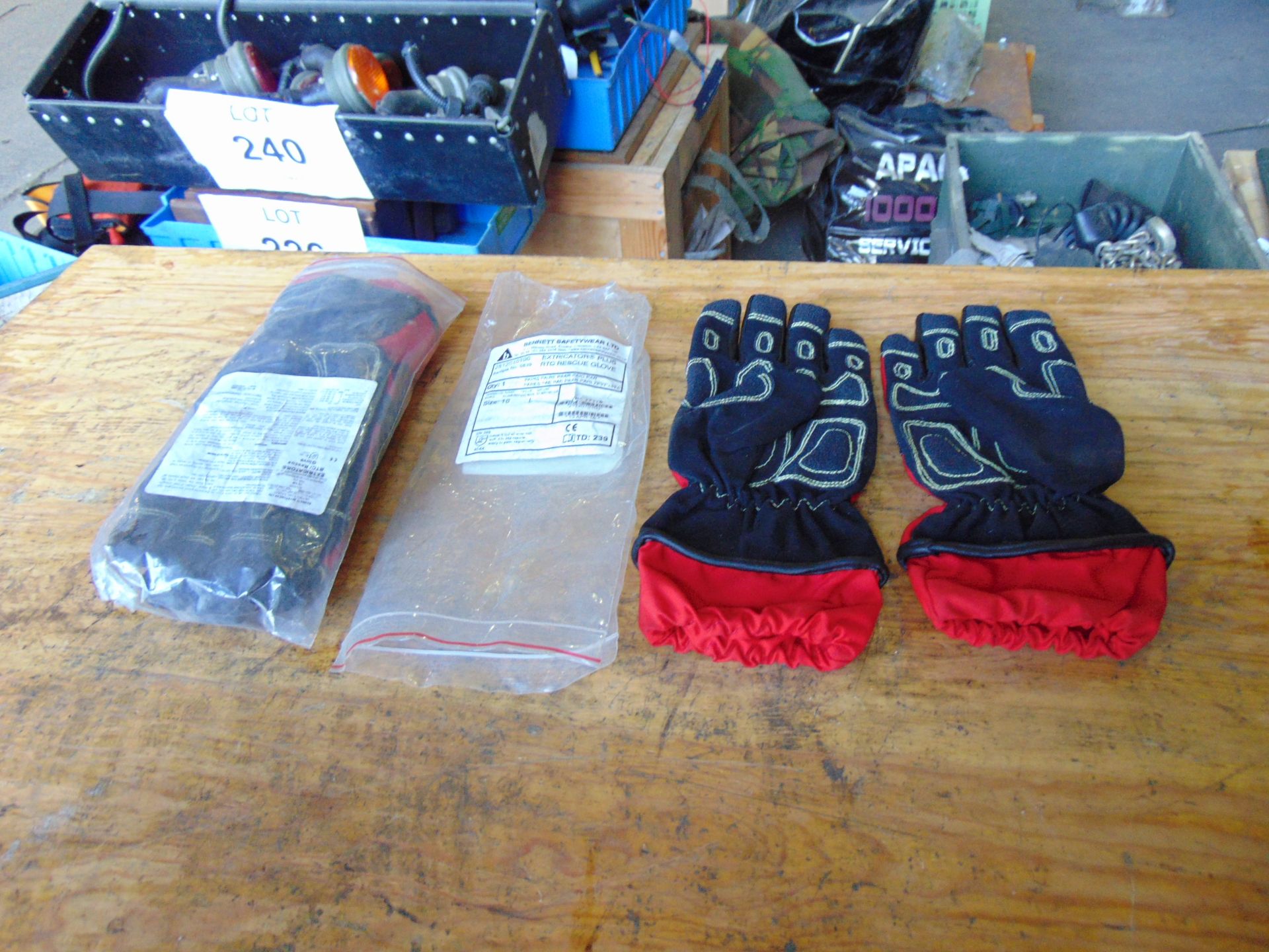 2 x Pair of New Unissued Extractor Plus RTC Rescue Gloves - Image 4 of 4