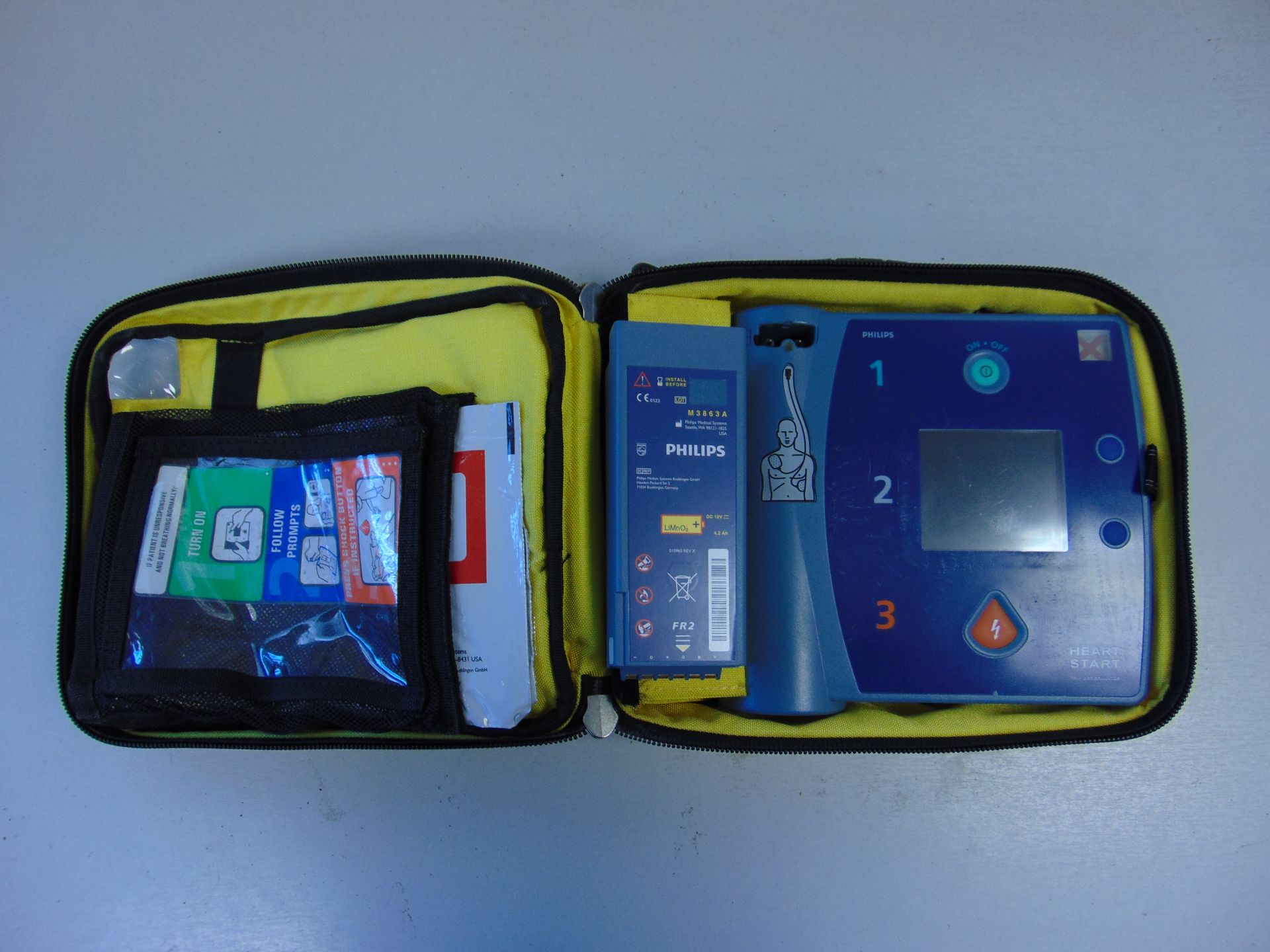 Heartstart FR2+ Semi-Automatic Defibrillator Unit in Carry Case - Image 3 of 3