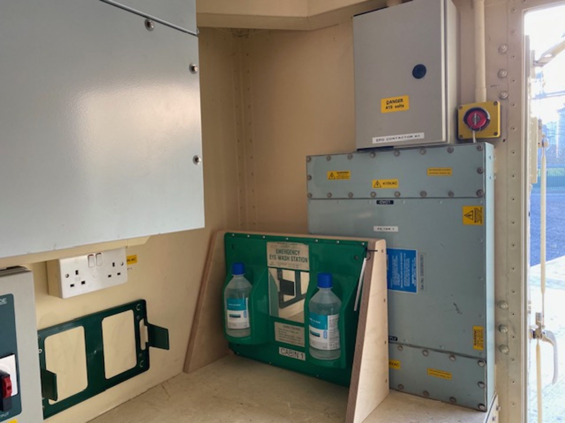 Transportable Lithium-ion Battery Storage & Charging Container From the UK Ministry of Defence - Bild 48 aus 65