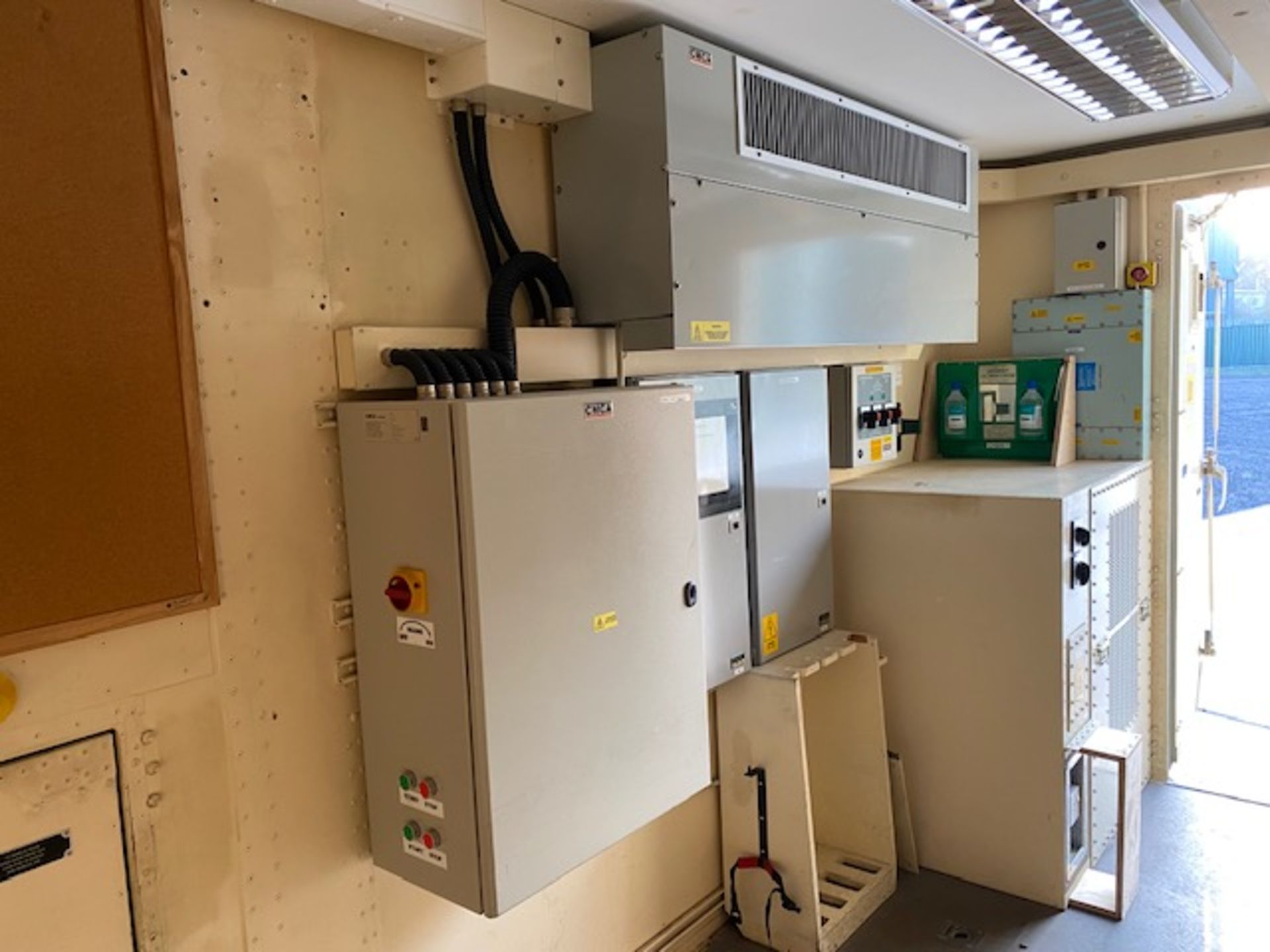 Transportable Lithium-ion Battery Storage & Charging Container From the UK Ministry of Defence - Bild 46 aus 65