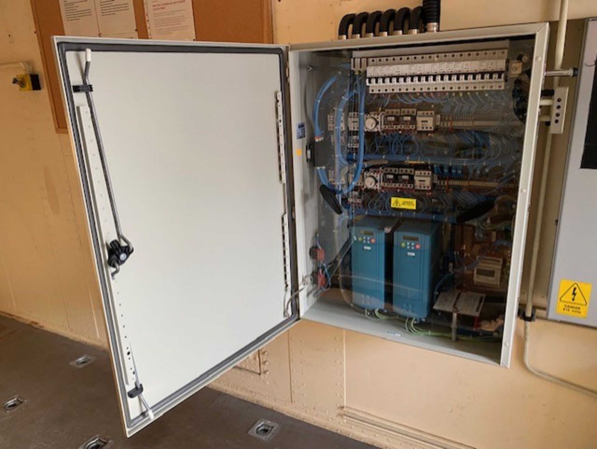 Transportable Lithium-ion Battery Storage & Charging Container From the UK Ministry of Defence - Bild 52 aus 65