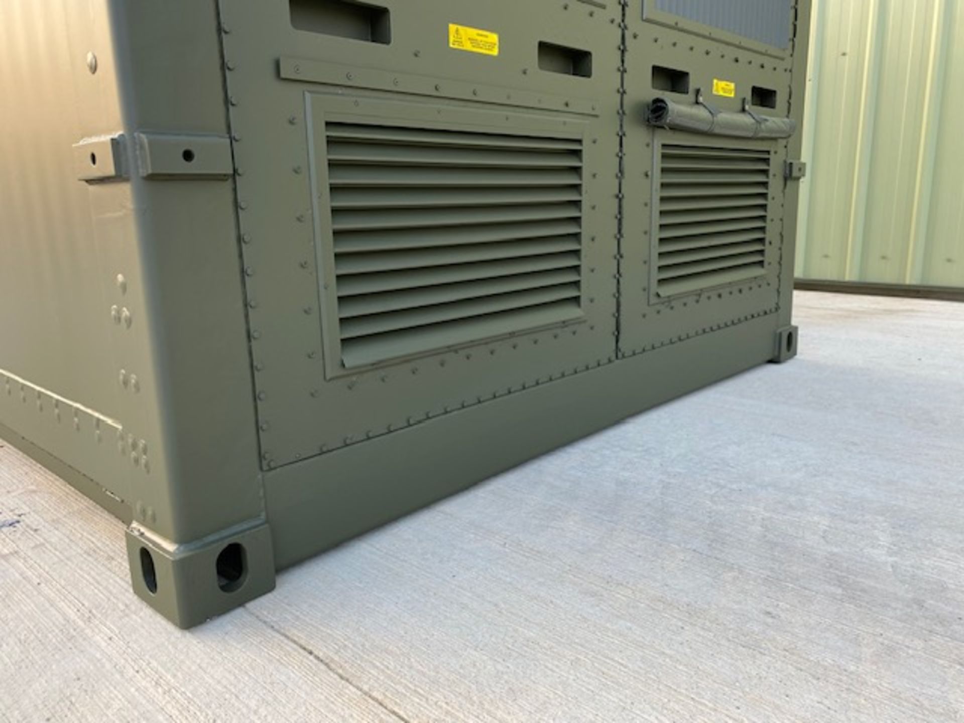 Transportable Lithium-ion Battery Storage & Charging Container From the UK Ministry of Defence - Bild 14 aus 65