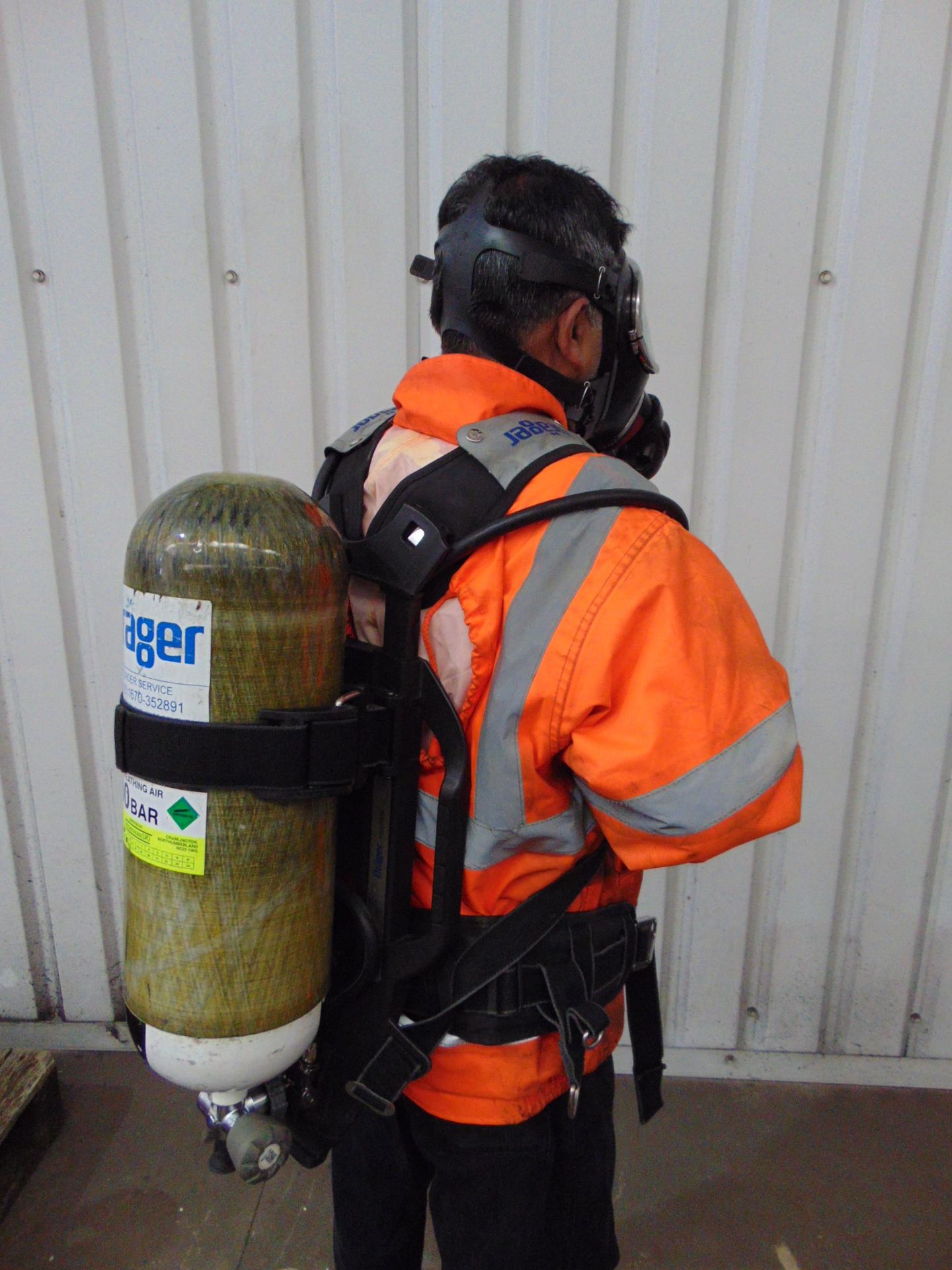 Drager PSS 7000 Self Contained Breathing Apparatus w/ 2 x Drager 300 Bar Air Cylinders - Bild 17 aus 17