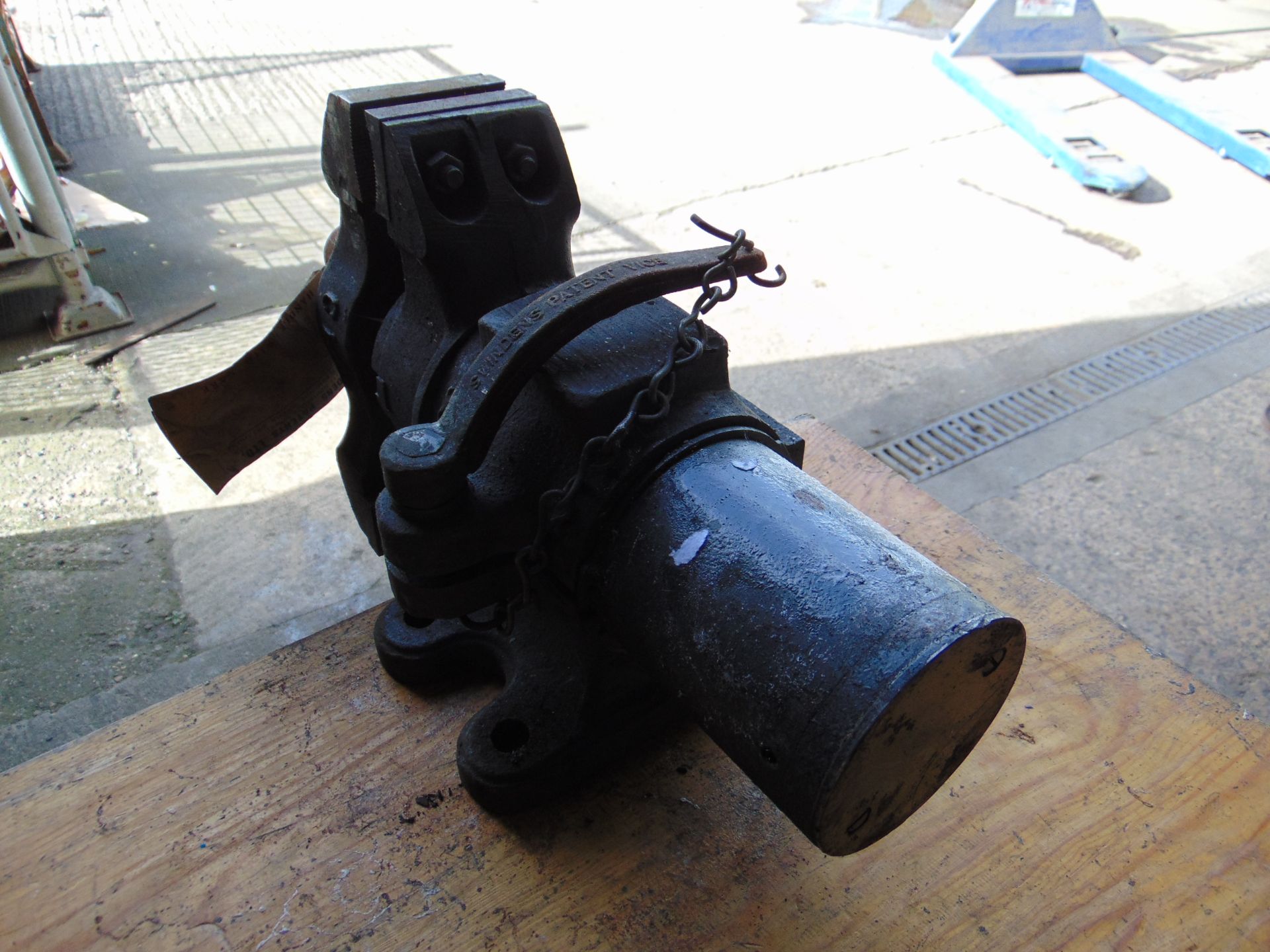 Swindens Patent Double Jaw Revolving Bench Vice - Image 6 of 18