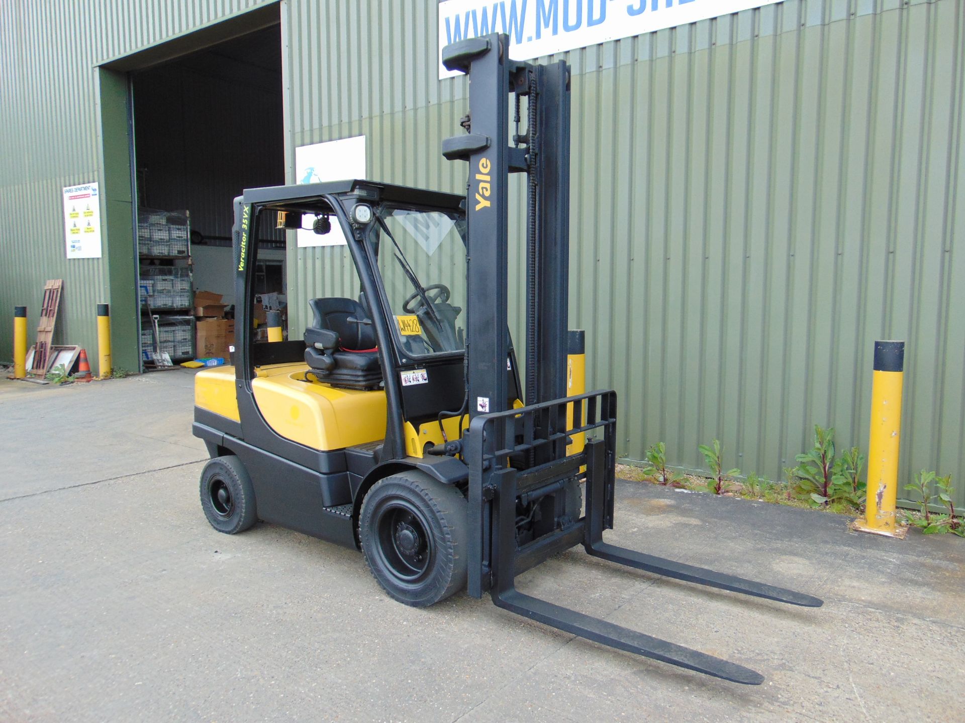 2011 Yale GDP 35VX Diesel Fork Lift Truck - Image 4 of 48