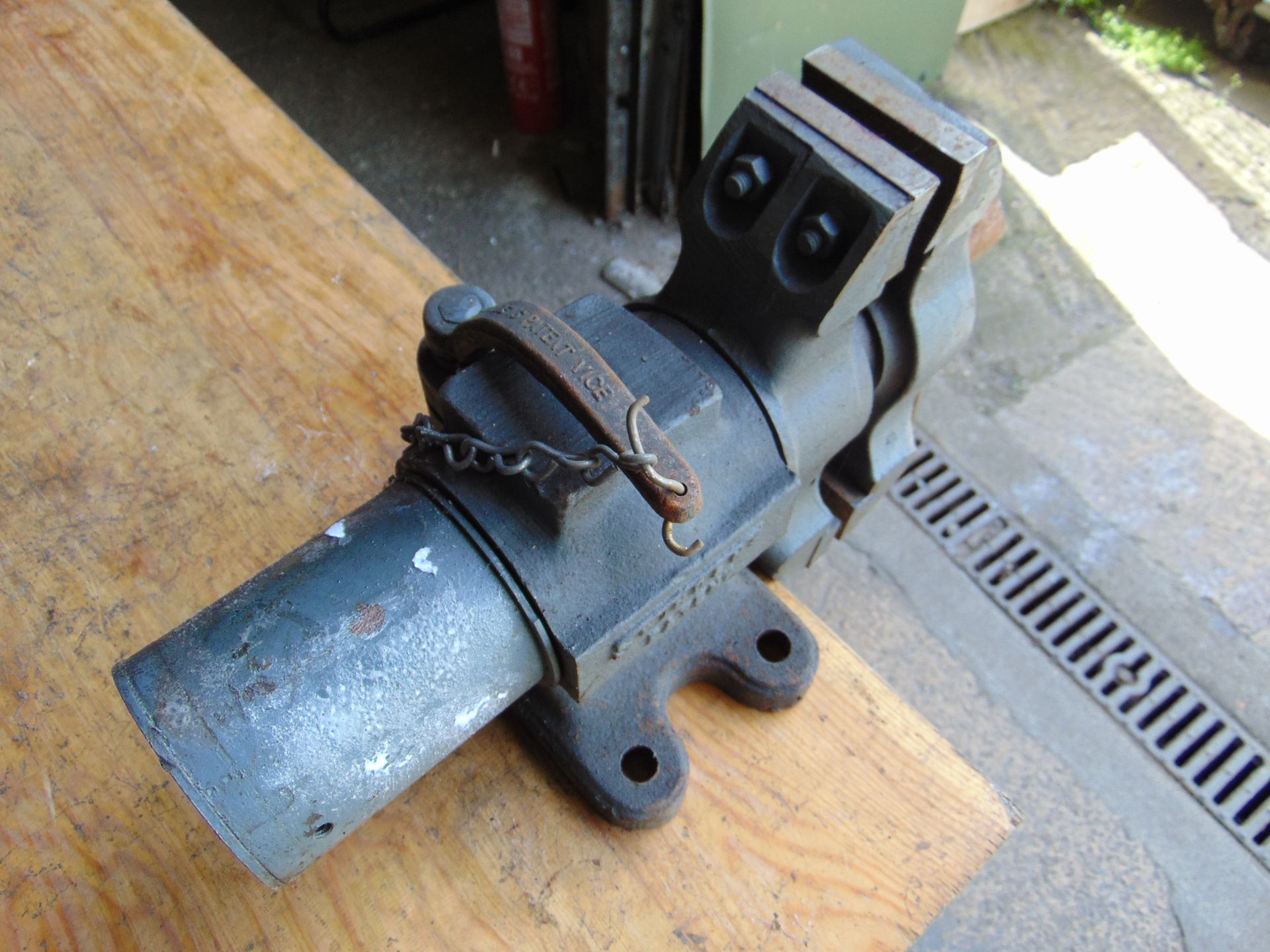 Swindens Patent Double Jaw Revolving Bench Vice - Image 14 of 18