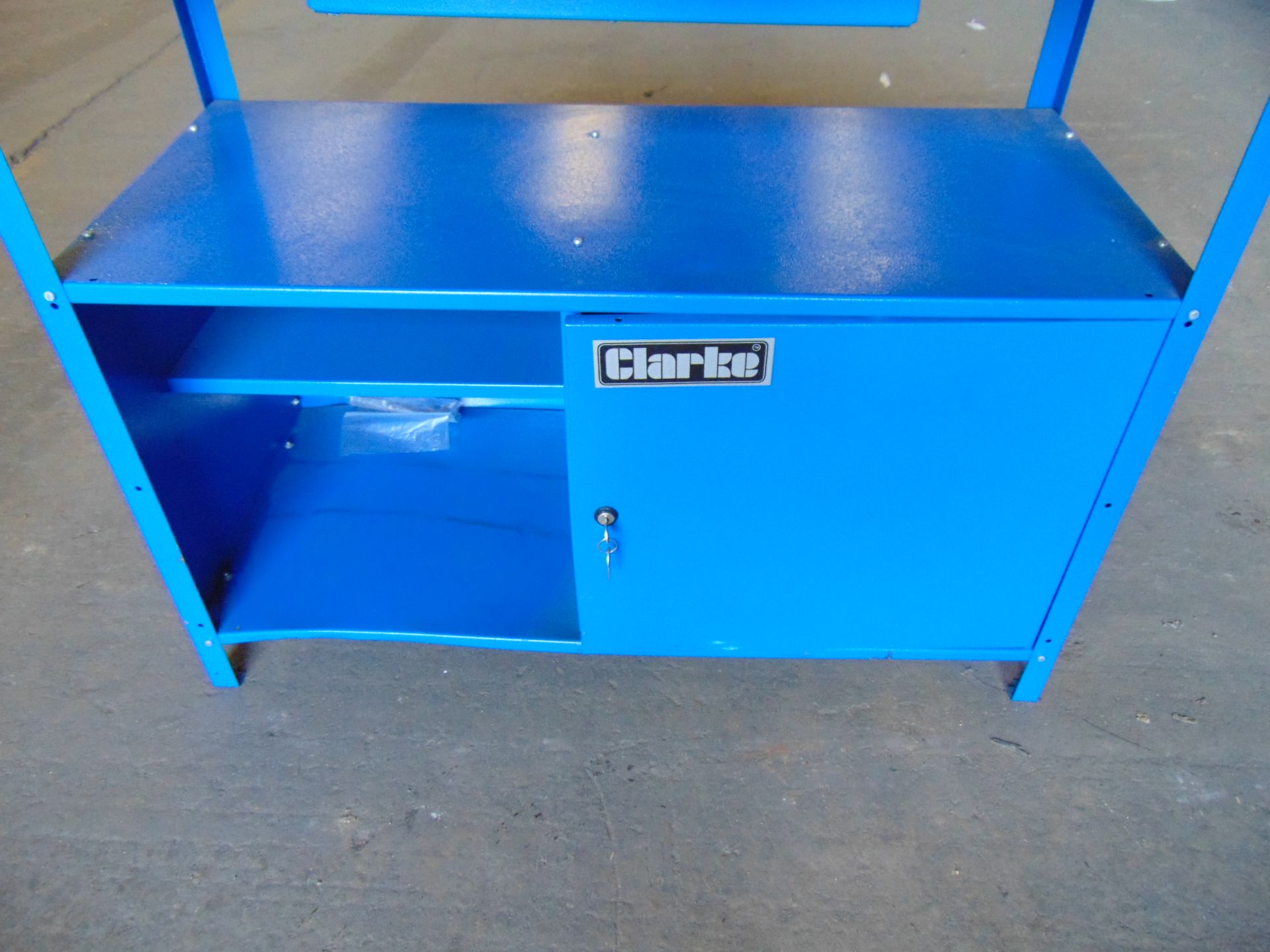 Clarke Workshop Bench c/w Cabinet / key and door - Image 4 of 10