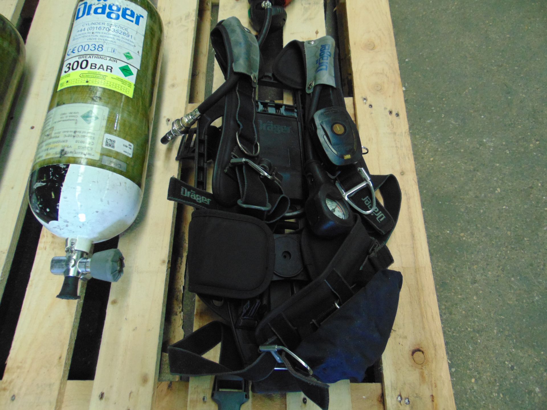 Drager PSS 7000 Self Contained Breathing Apparatus w/ 2 x Drager 300 Bar Air Cylinders - Image 13 of 17