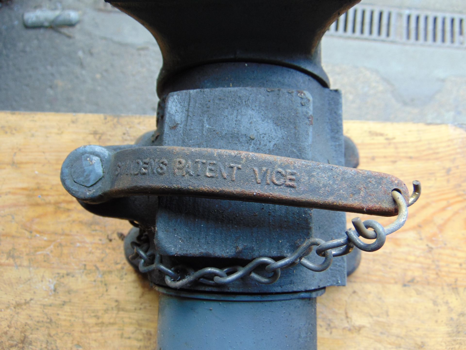 Swindens Patent Double Jaw Revolving Bench Vice - Image 15 of 18