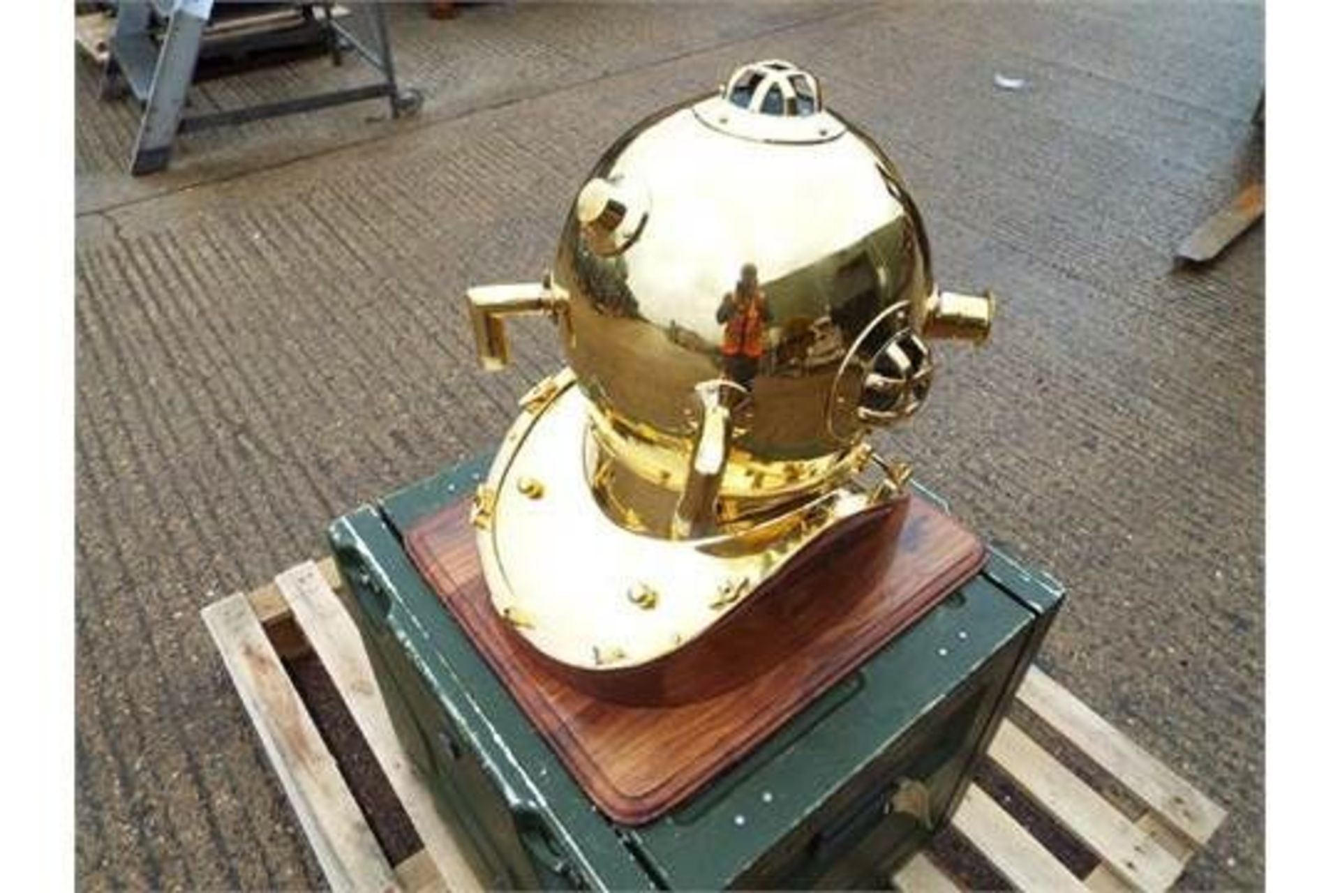 Replica Full Size U.S. Navy Mark V Brass Diving Helmet - Image 3 of 5