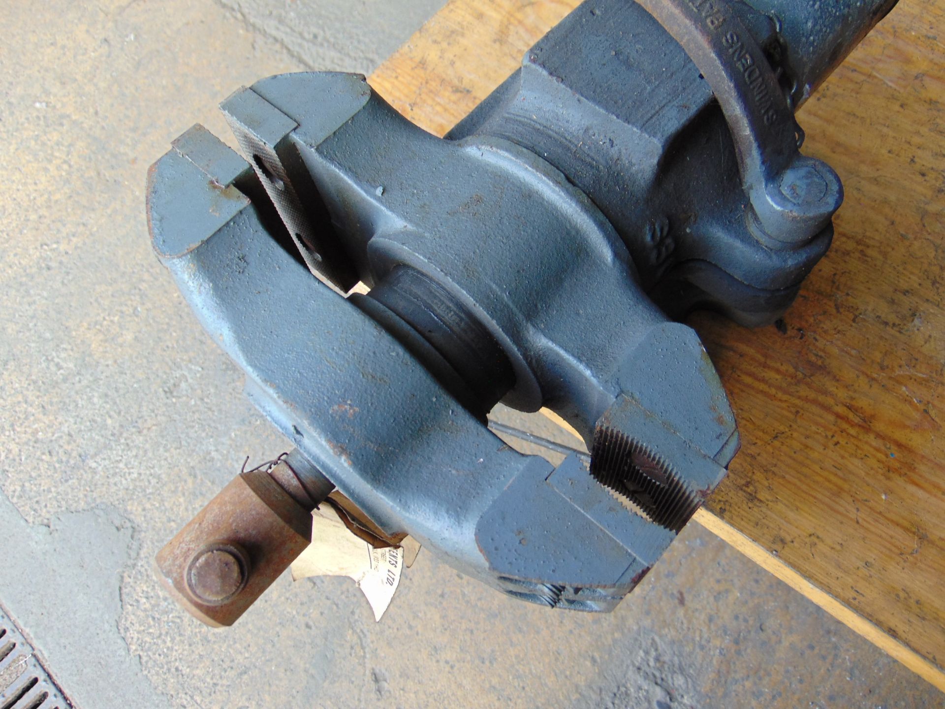 Swindens Patent Double Jaw Revolving Bench Vice - Image 11 of 18