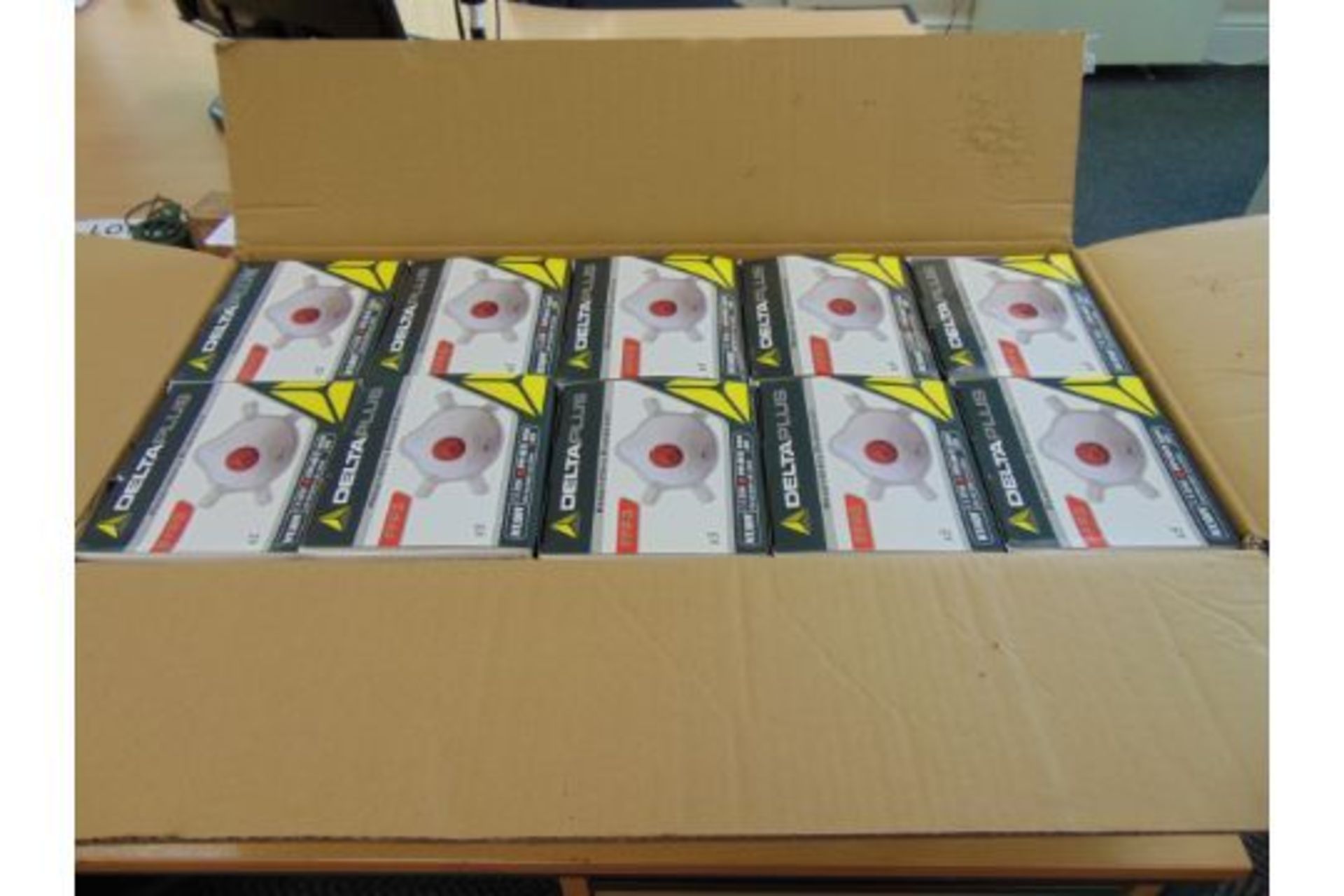 1 PALLET OF 1200 NEW UNUSED DELTA PLUS HIGH QUALITY DUST RESPIRATOR MASKS CE MARKED WITH VALVE - Image 3 of 8