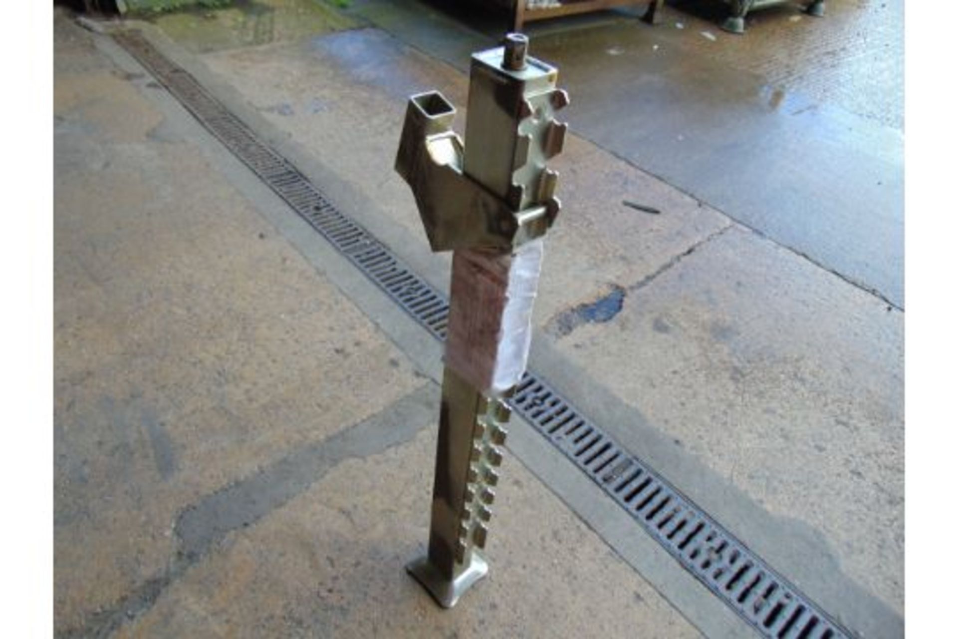 New Unissued Hi-Lift Vehicle Jack Suitable for 4x4's Land Rover - Image 4 of 4