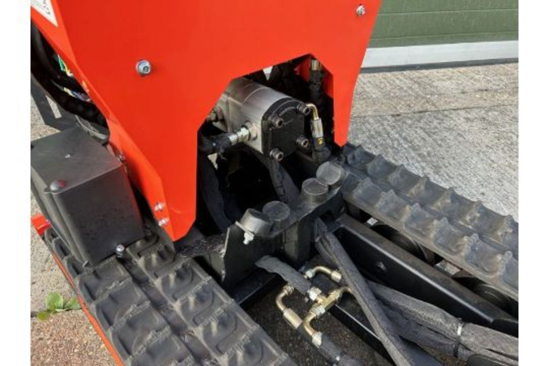 New and unused Armstrong DR-MD-150PRO Self-Loading Tracked Dumper - Image 18 of 21