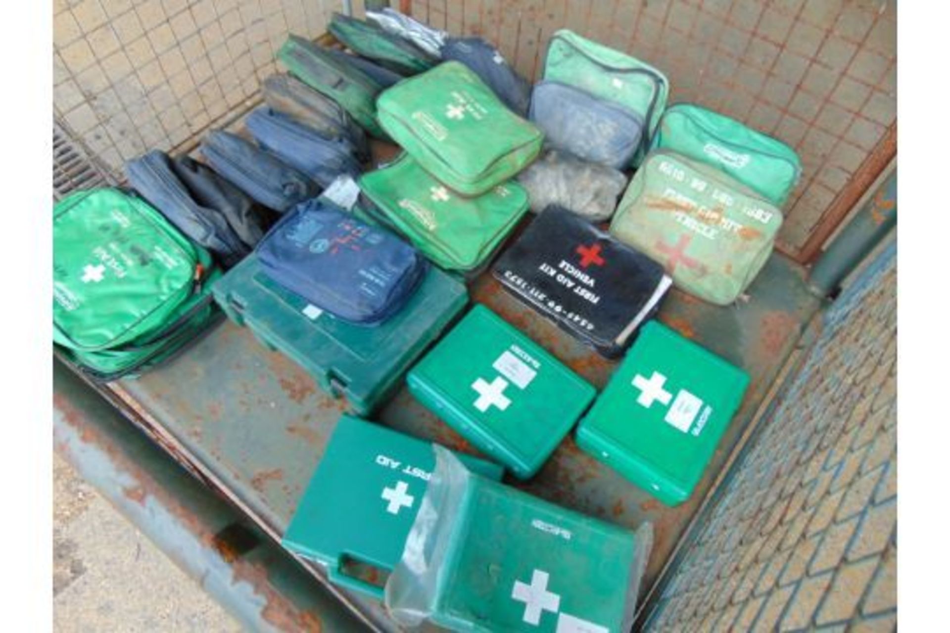 1 x Stillage of Vehicle First Aid Kits from MoD - Bild 3 aus 3