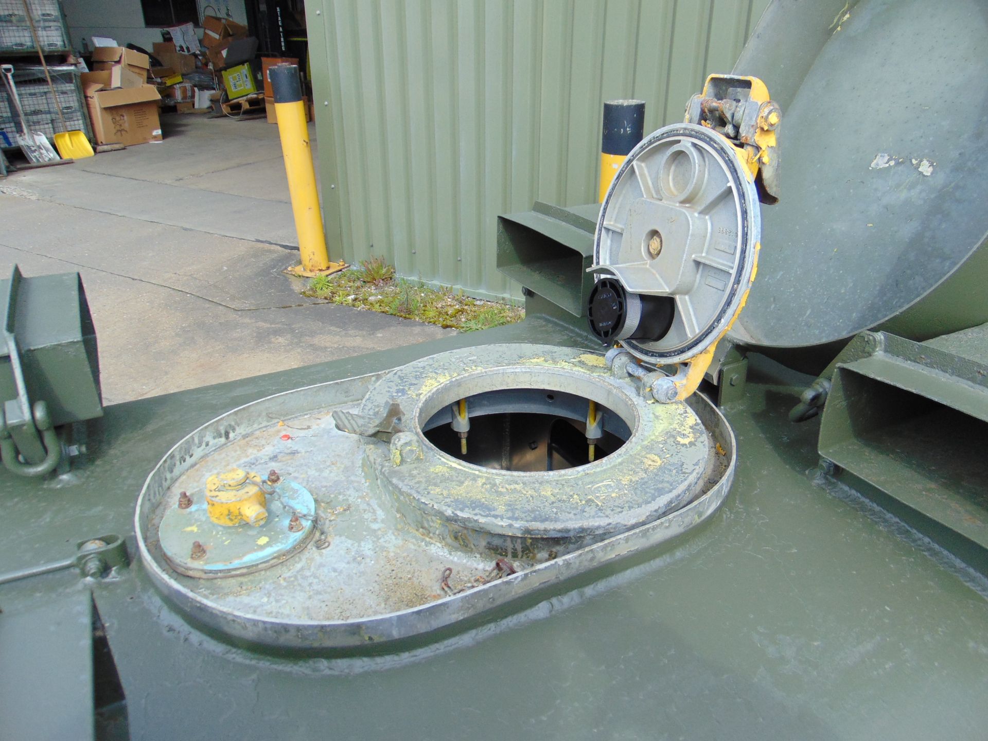 Gloster Saro 2,200 Ltr Aluminium Fuel / Fluid Distribution Tank - Image 10 of 12