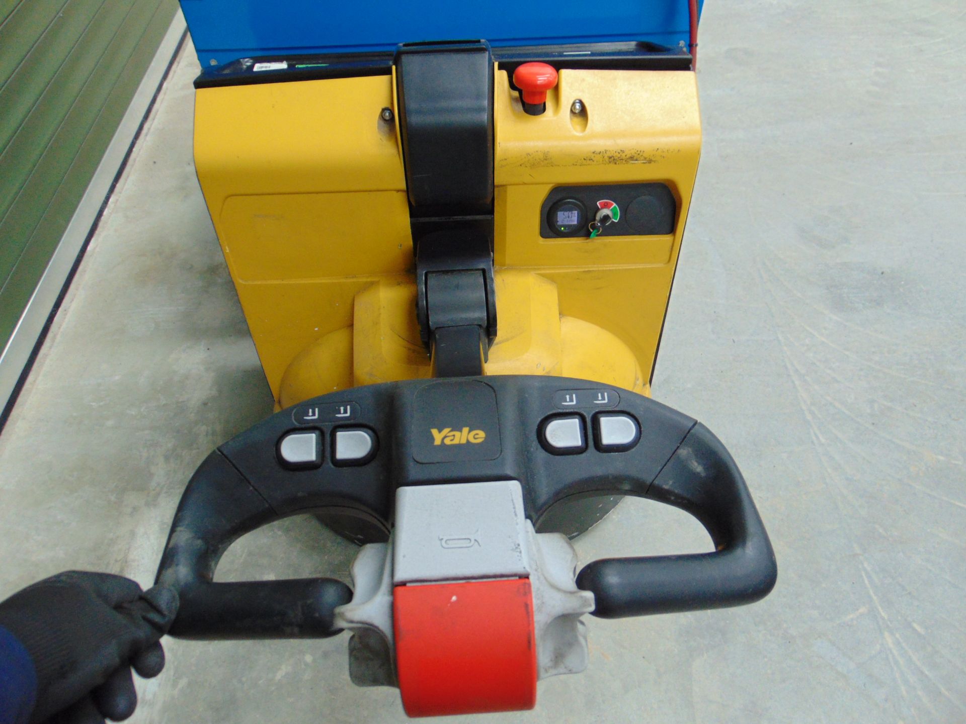2020 Yale MP20 Electric Walk-Behind Pallet Truck w/ Battery Transfer Carriage & Battery Charger - Bild 7 aus 25