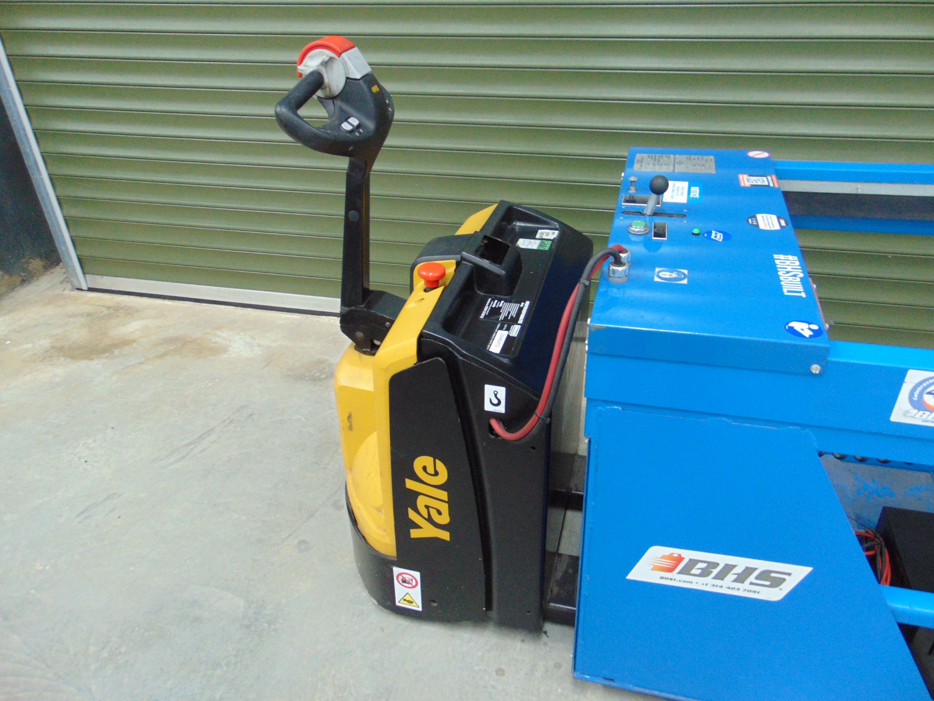 2020 Yale MP20 Electric Walk-Behind Pallet Truck w/ Battery Transfer Carriage & Battery Charger - Image 4 of 25
