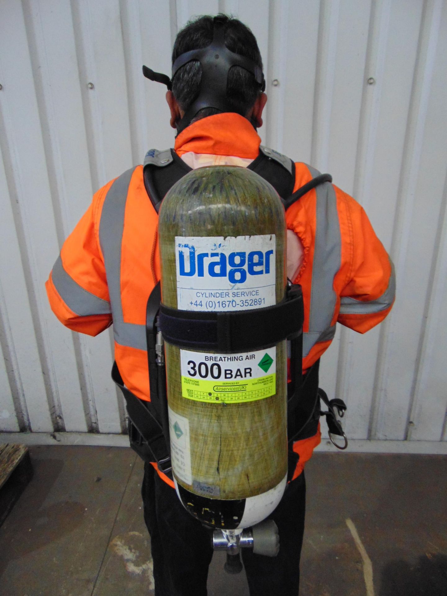 Drager PSS 7000 Self Contained Breathing Apparatus w/ 2 x Drager 300 Bar Air Cylinders - Bild 17 aus 18