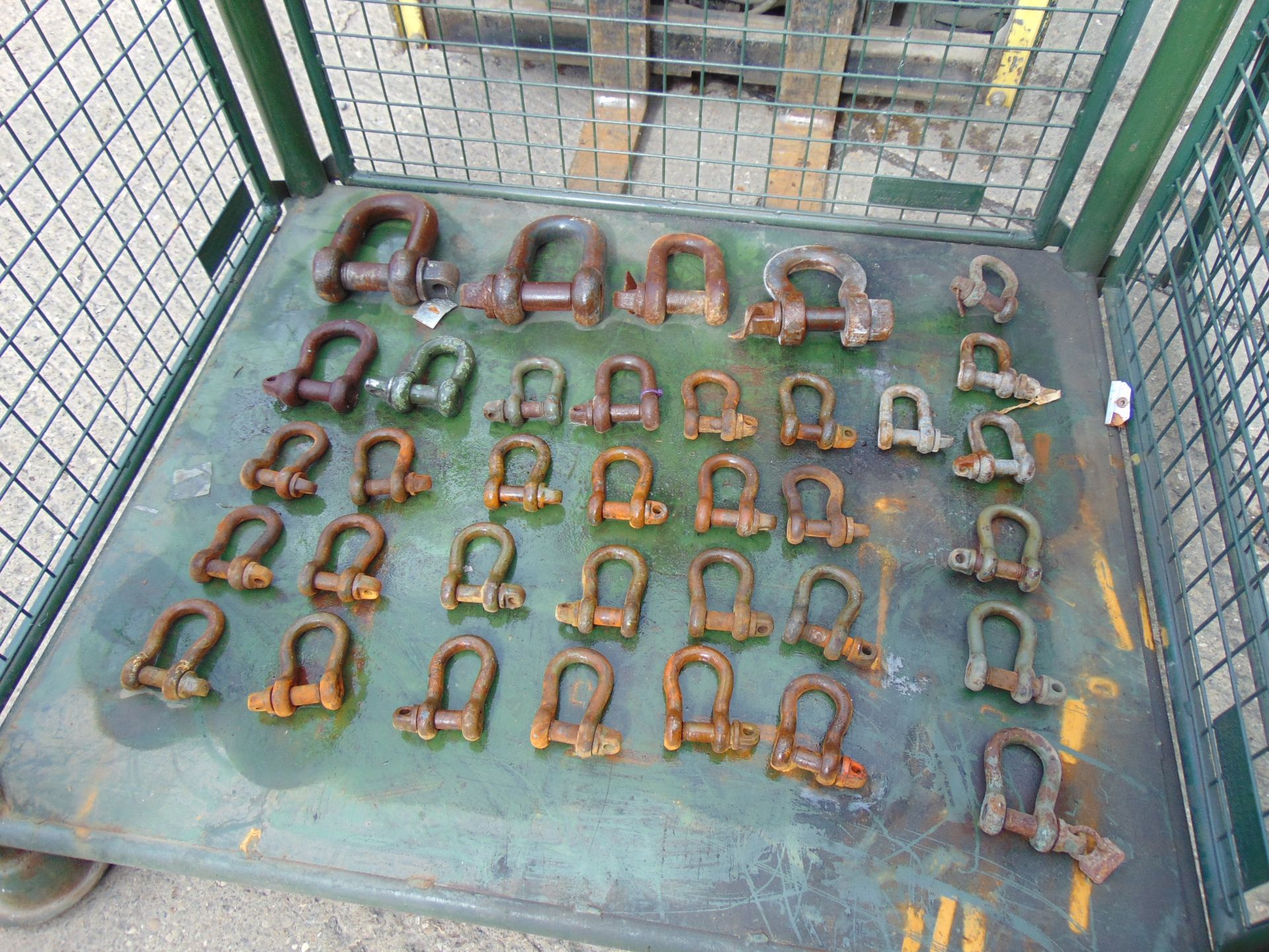 1 x Stillage Q35 x Recovery D Shackles