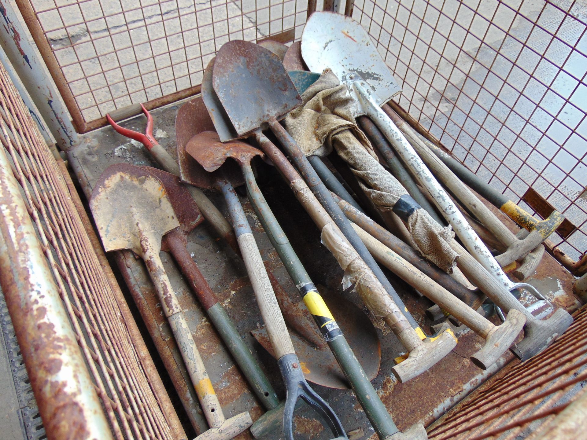 Q20 x British Army Pioneer Shovels