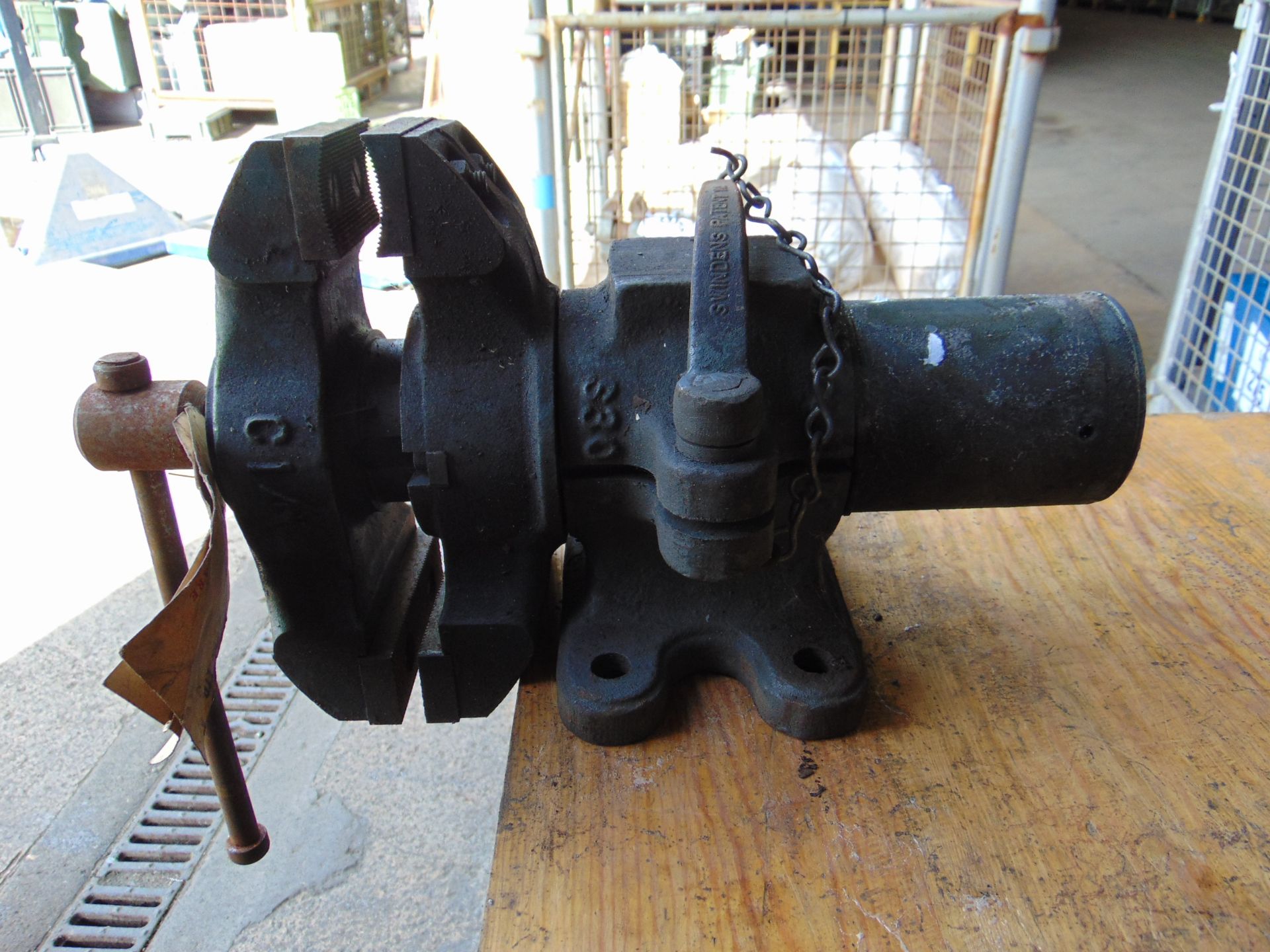 Swindens Patent Double Jaw Revolving Bench Vice - Image 4 of 18