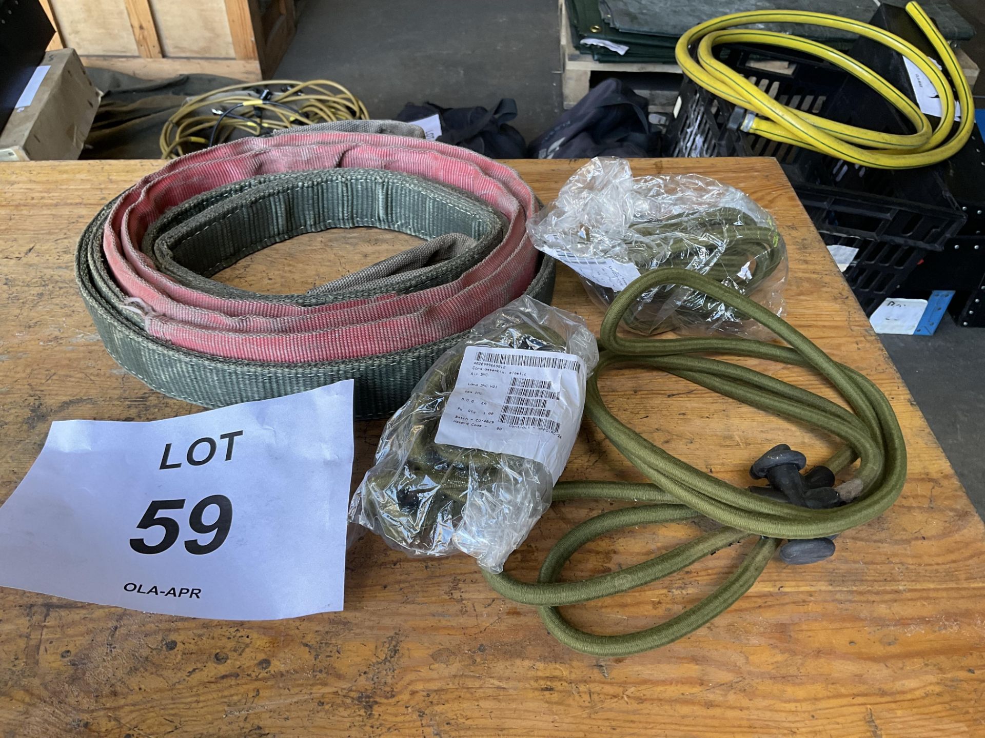 LAND ROVER WOLF CES TOW STRAP AND 3X UNISSUED CARGO BUNGEES