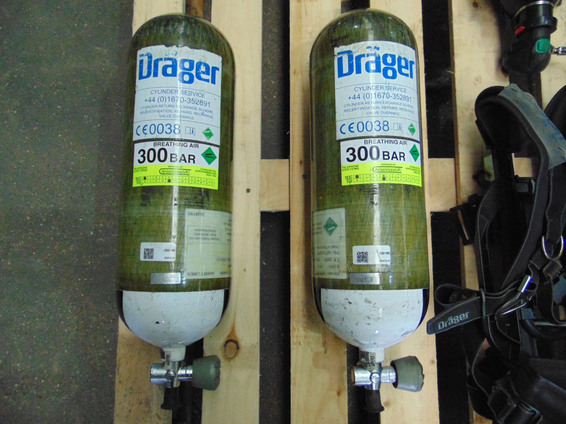 Drager PSS 7000 Self Contained Breathing Apparatus w/ 2 x Drager 300 Bar Air Cylinders - Image 3 of 17