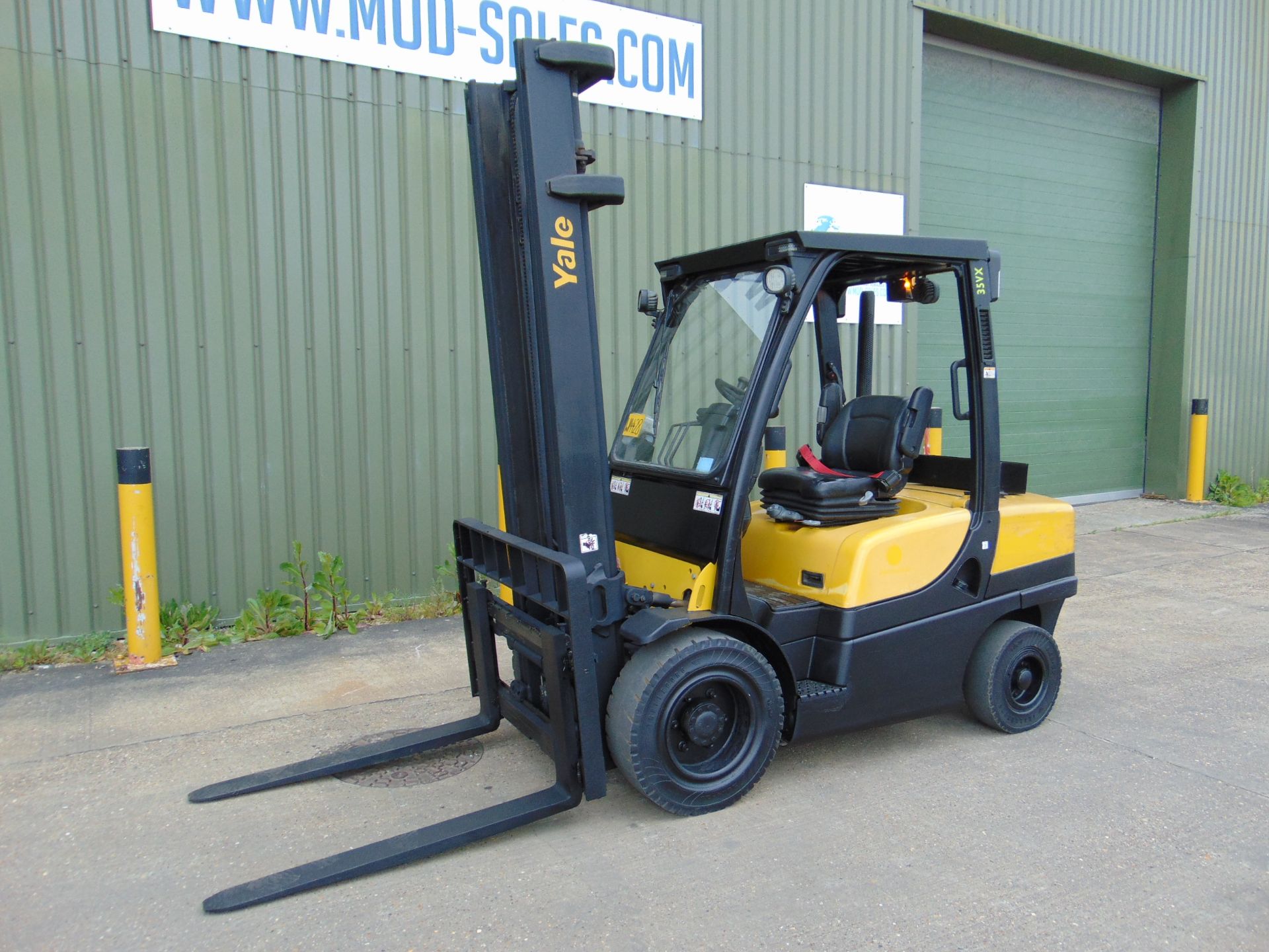 2011 Yale GDP 35VX Diesel Fork Lift Truck - Image 2 of 48