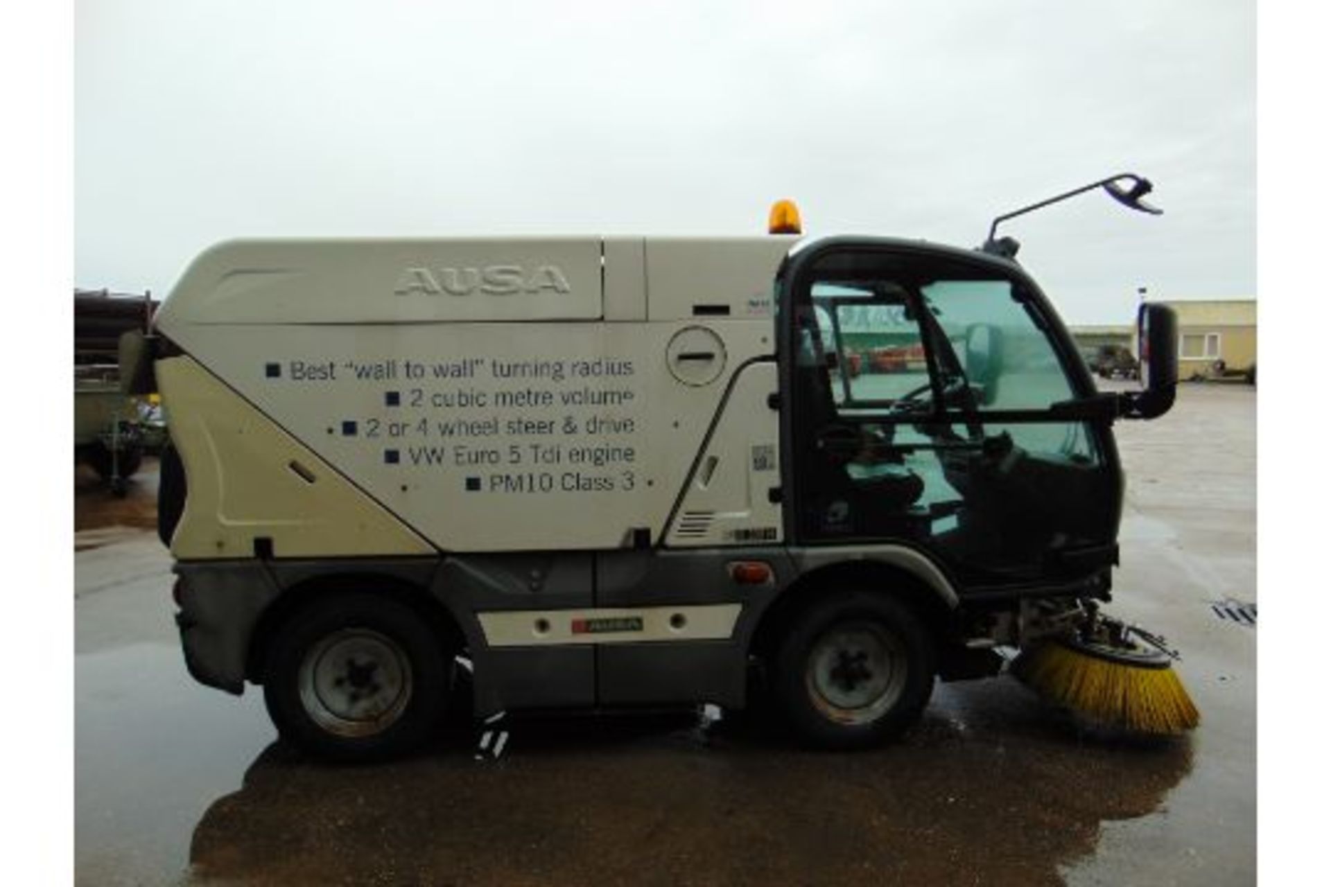 2013 Ausa B200H Road Sweeper - VW TDI Diesel Engine - Image 7 of 43