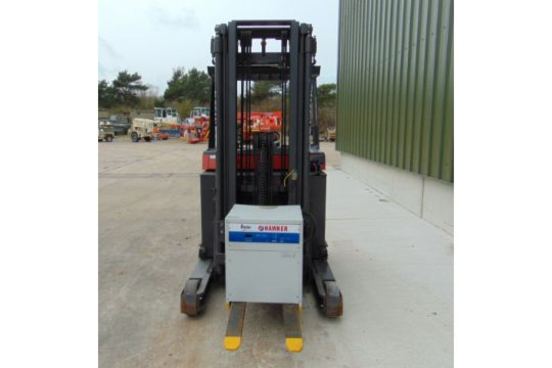 2005 Nissan UNS-200 Electric Reach Fork Lift w/ Battery Charger Unit - Image 9 of 31