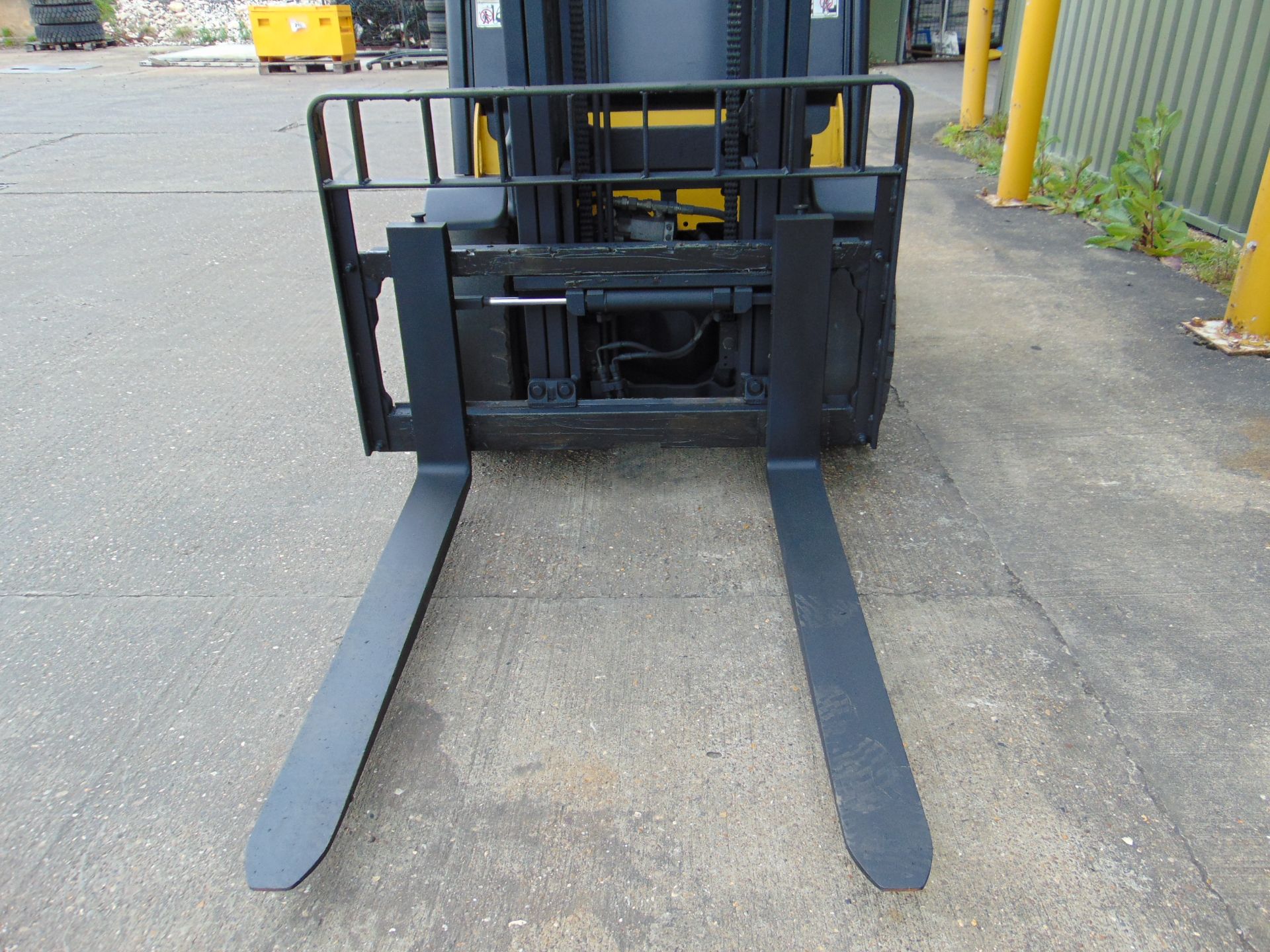 2011 Yale GDP 35VX Diesel Fork Lift Truck - Image 10 of 48