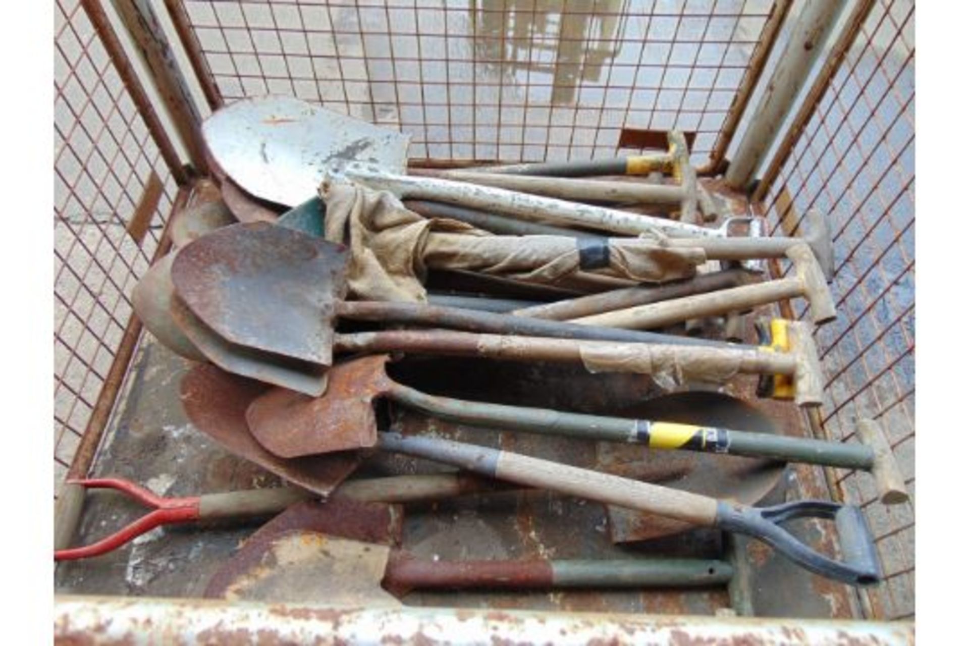 Q20 x British Army Pioneer Shovels - Image 2 of 4