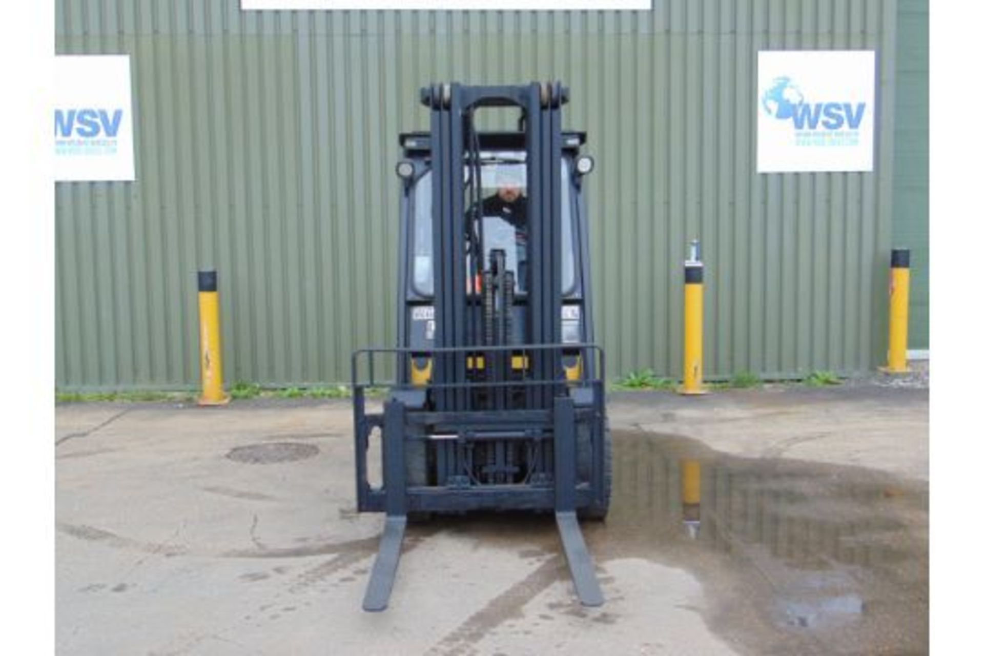 2011 Yale GDP35VX Fork Lift Truck - Triple 3 Stage Mast w/ Side Shift - Image 16 of 34