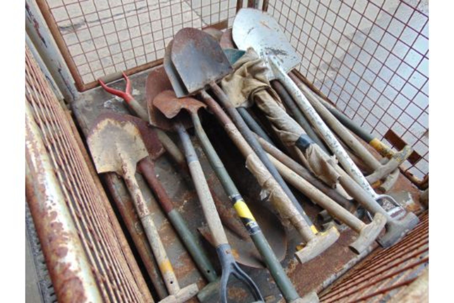 Q20 x British Army Pioneer Shovels