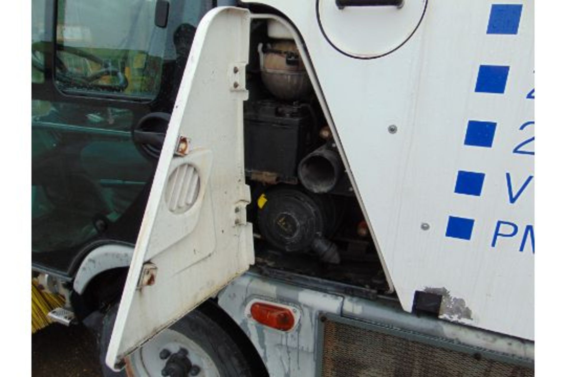 2013 Ausa B200H Road Sweeper - VW TDI Diesel Engine - Image 26 of 43