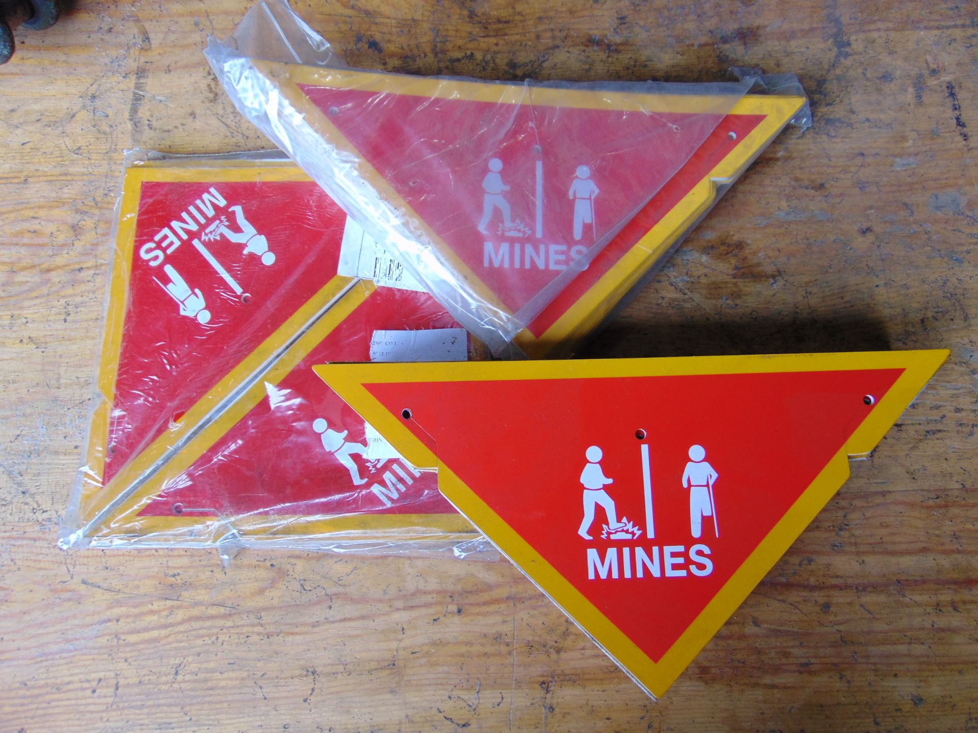 Mine Field Warning Signs - Approx. 60 - Bild 2 aus 2