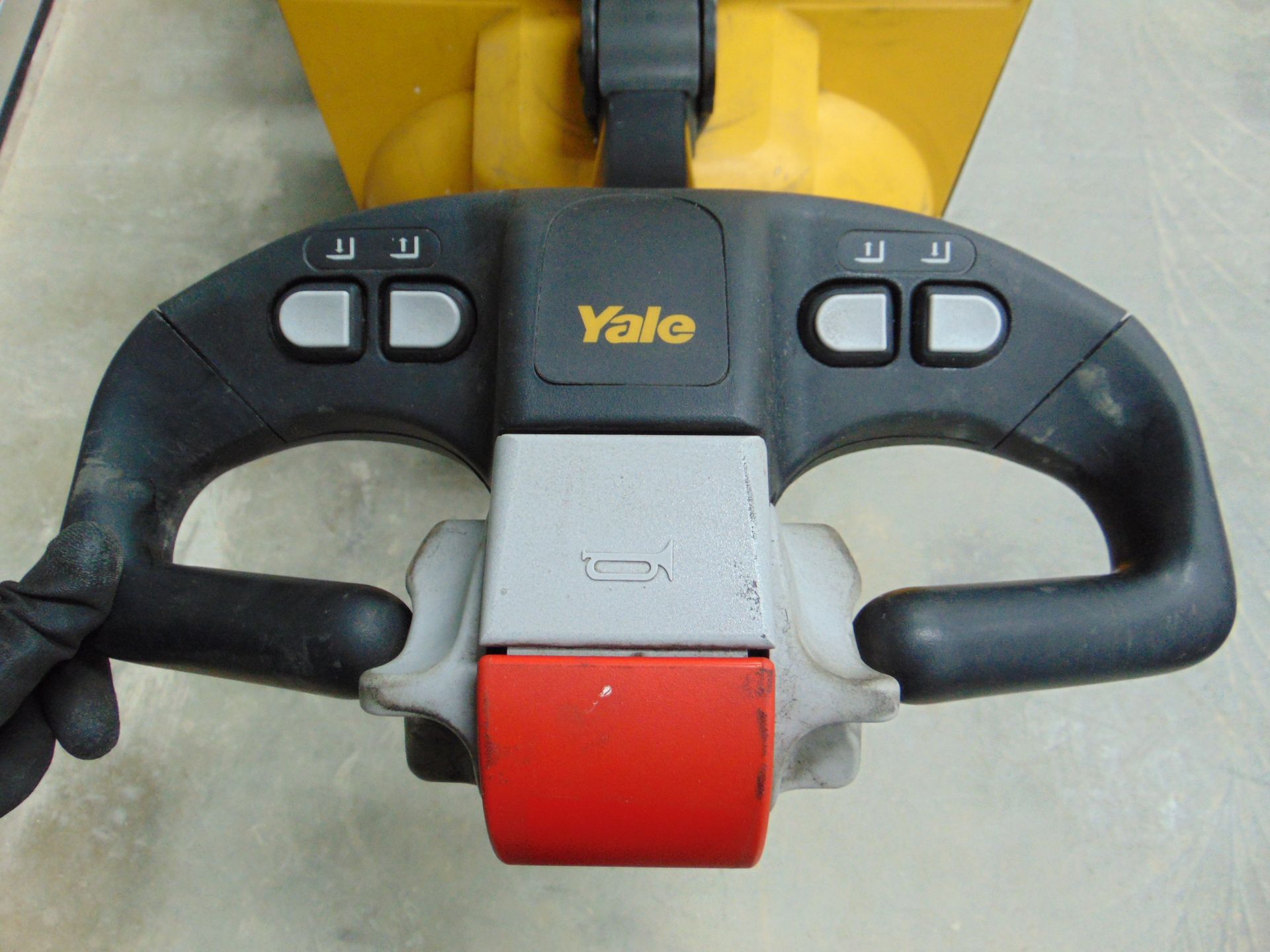 2020 Yale MP20 Electric Walk-Behind Pallet Truck w/ Battery Transfer Carriage & Battery Charger - Image 6 of 25