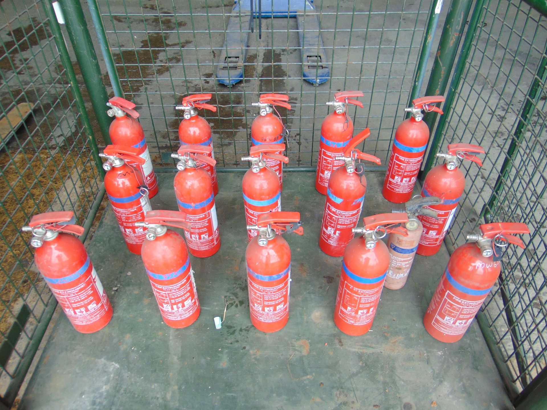 16 x Powder Fire Extinguishers - Bild 2 aus 4